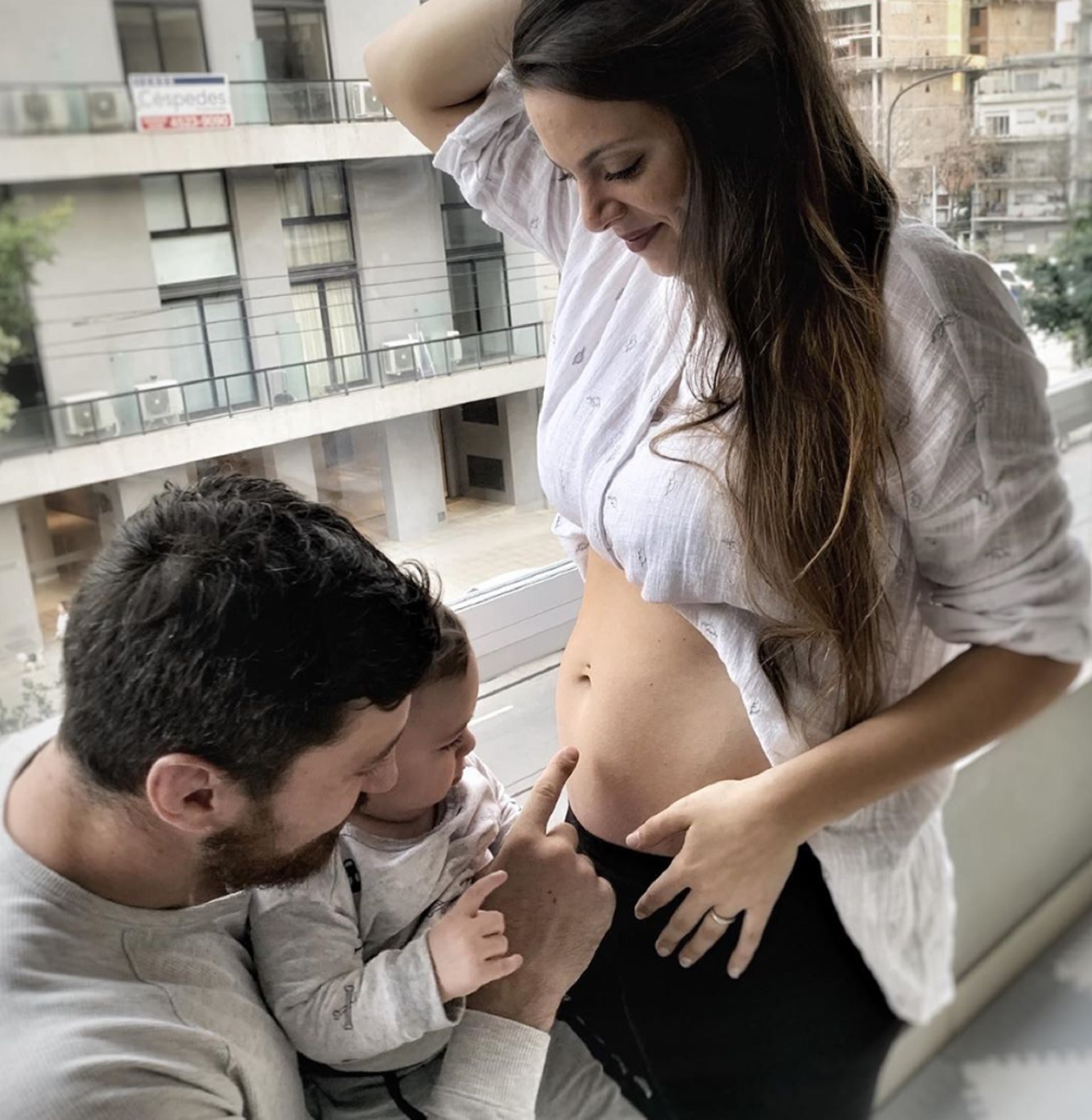Belu con su novio y su hijo