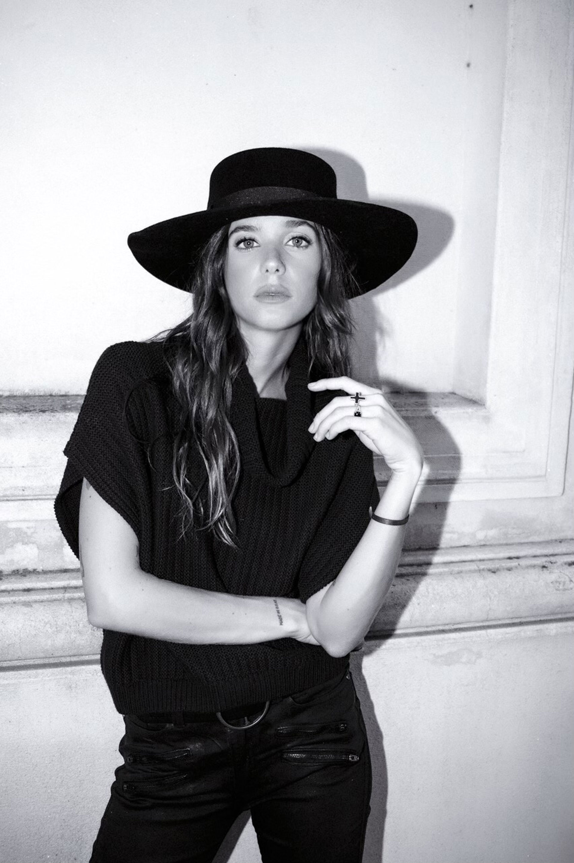 Lucía dijo que no sigue las tendencias de la moda y que solo tiene en cuenta lo que le gusta a ella y lo que le hace sentir cómoda. “No le dedico mucho tiempo a ver qué me pongo. En pocos minutos yo ya estoy lista para salir”