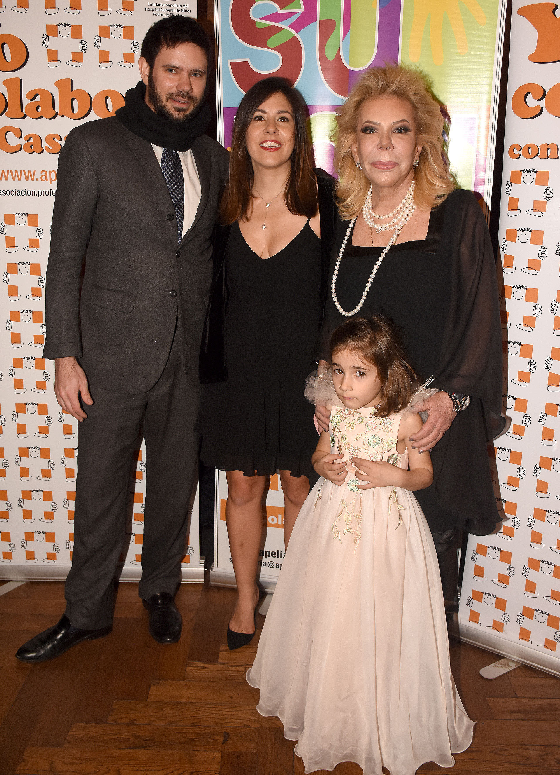 Marina Dodero junto a su hija Carminne, Santiago Quirno y su nieta