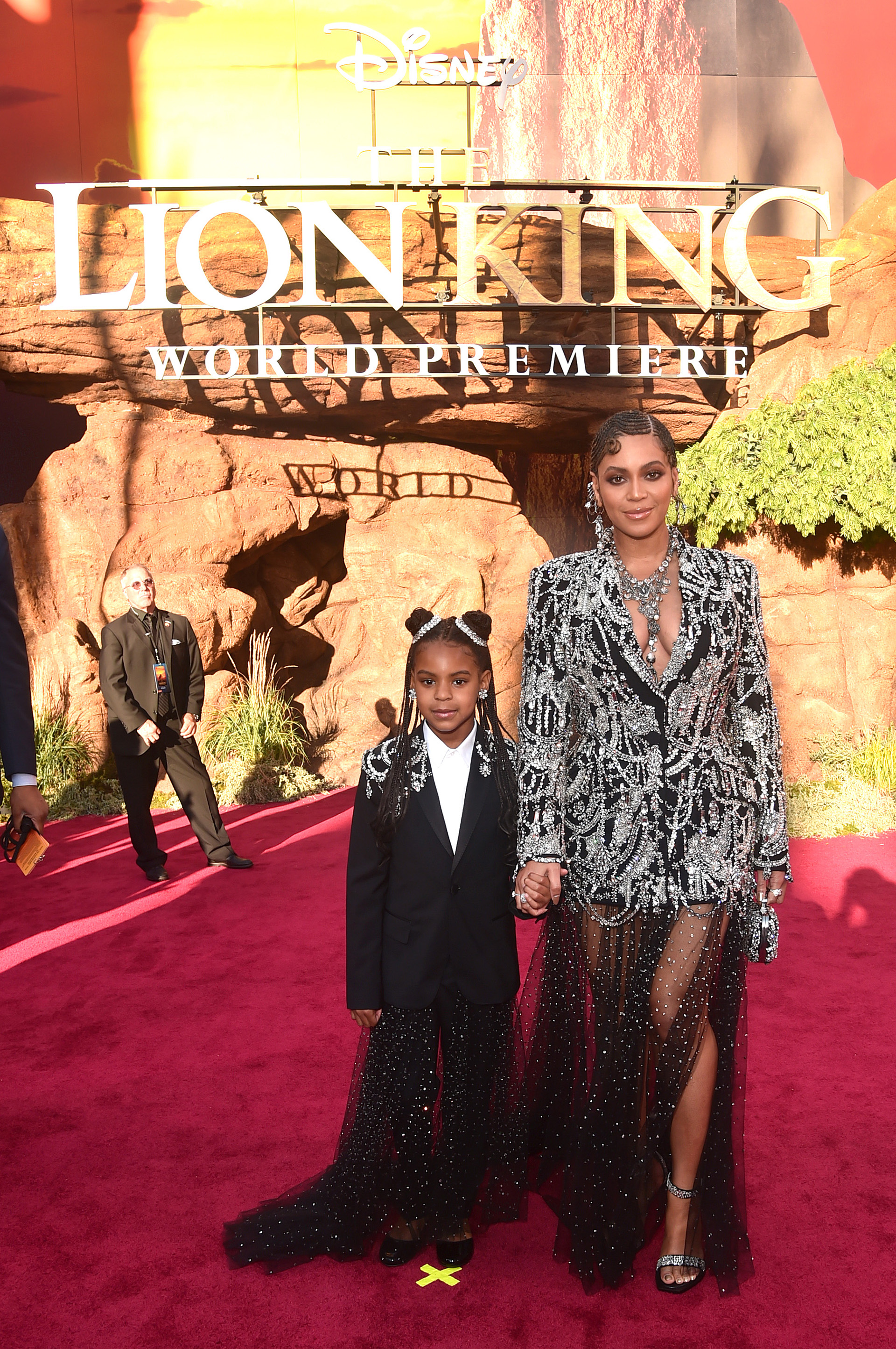 La pequeña Blue Ivy Carter junto a su madre, Beyonce Knowles-Carter en la premiere mundial del film ‘El rey Leon’