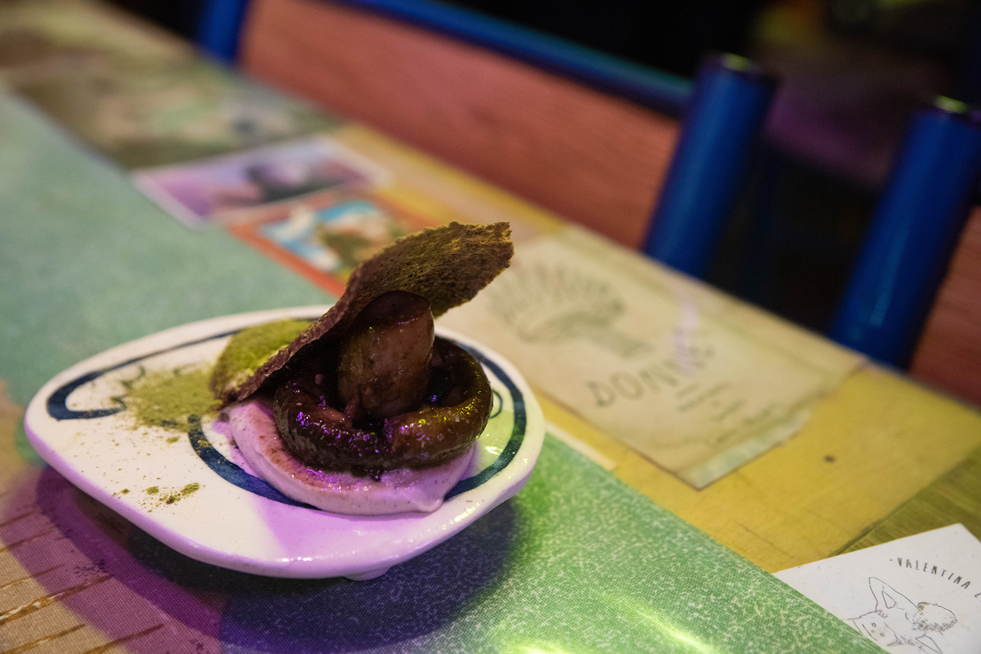 En Donnet todos los vegetales son de estación y agroecológicos, limpian hoja por hoja y utilizan todo el producto. Preparan su vinagre, su detergente y sus condimentos