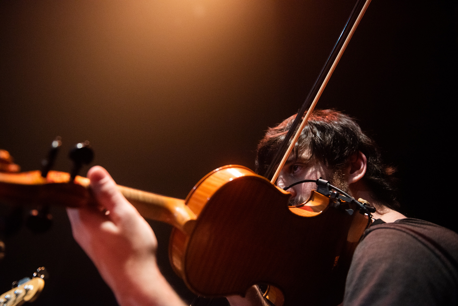 Román Peusner, en violín