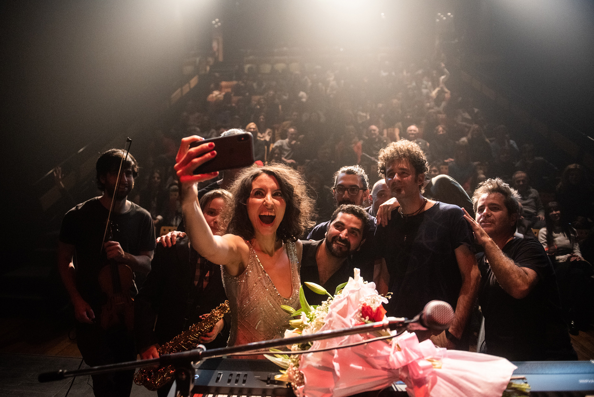 Sumaia y sus músicos: Román Peusner, Mario Siperman, Richard Arce, Yalal Yoma, Lorenzo Pettinato, Andrés Damiani, Francisco Ghelfi, Eugenio Blanco, y Pablo Tiscornia