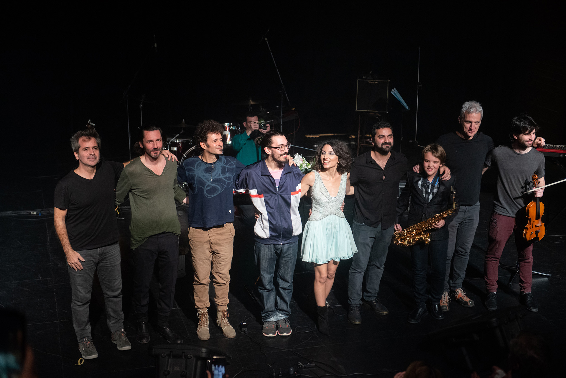 La cantante y junto a Pablo Tiscornia, Eugenio Blanco, Richard Arce, Andrés Damiani, Yalal Yoma, Lorenzo Pettinato, Mario Siperman y Román Peusner(fotos: Manuel Cortina)