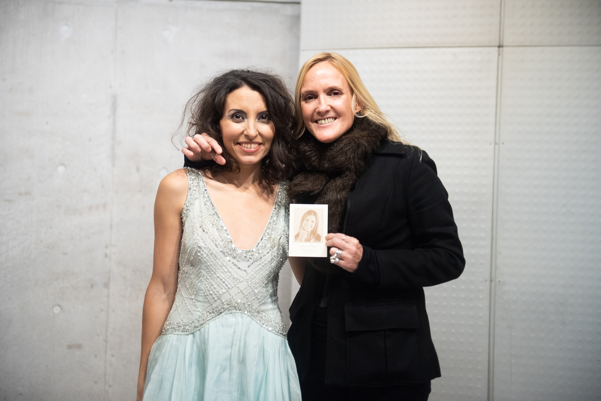 La cantante junto a María del Cármen Menéndez, conductora de Mundo Ecléctico