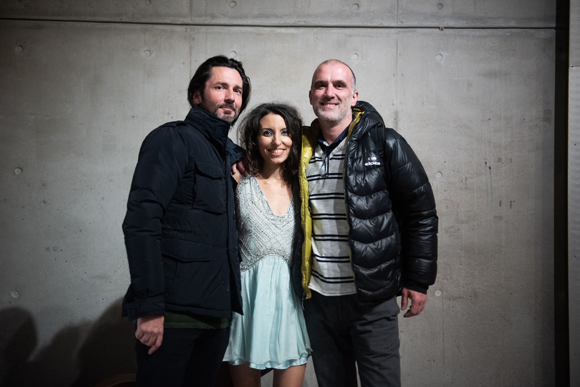 Sumaia con Eugenio Blanco y Francisco Ghelfi integrantes de la banda