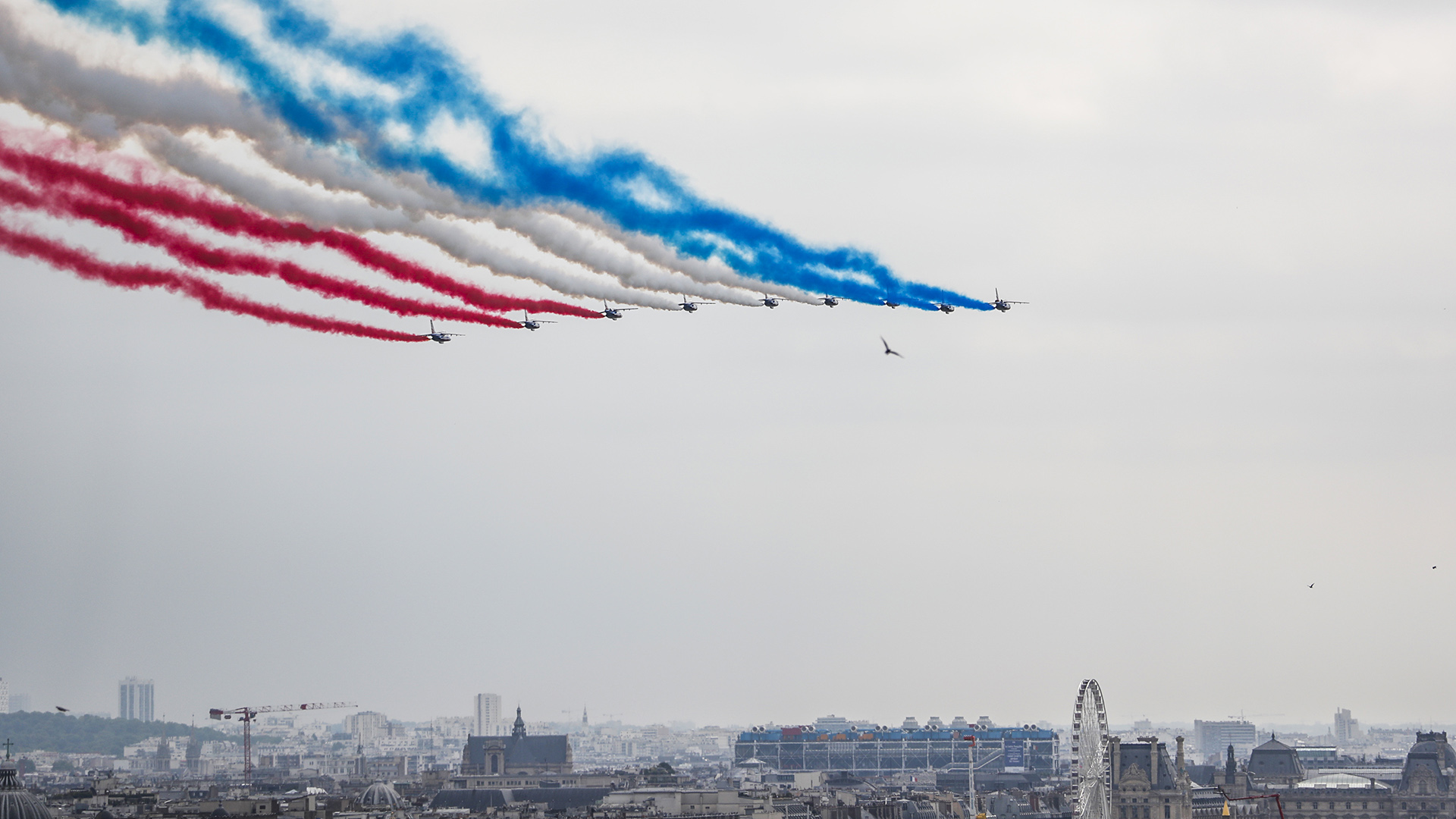 La Patrouille de France dibuja los colores de la bandera en el cielo (AFP)