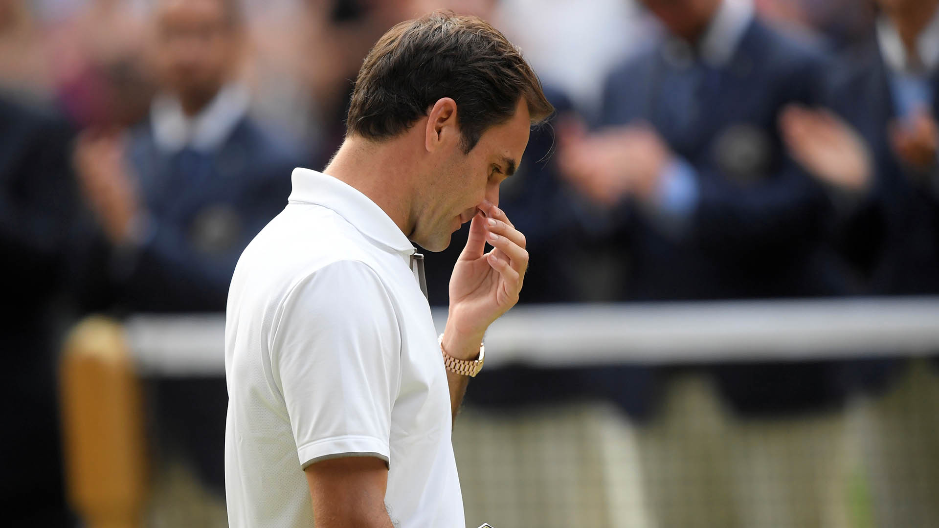 Federer tuvo dos puntos para partido en el quinto set pero no pudo concretarlos (REUTERS)