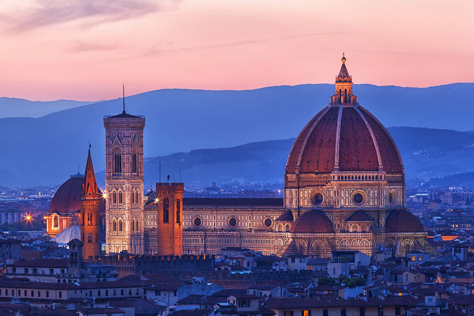 La encantadora ciudad toscana de Florencia, Italia, es conocida como la cuna del Renacimiento y alberga muchas de las obras de arte más conocidas del mundo (Shutterstock)
