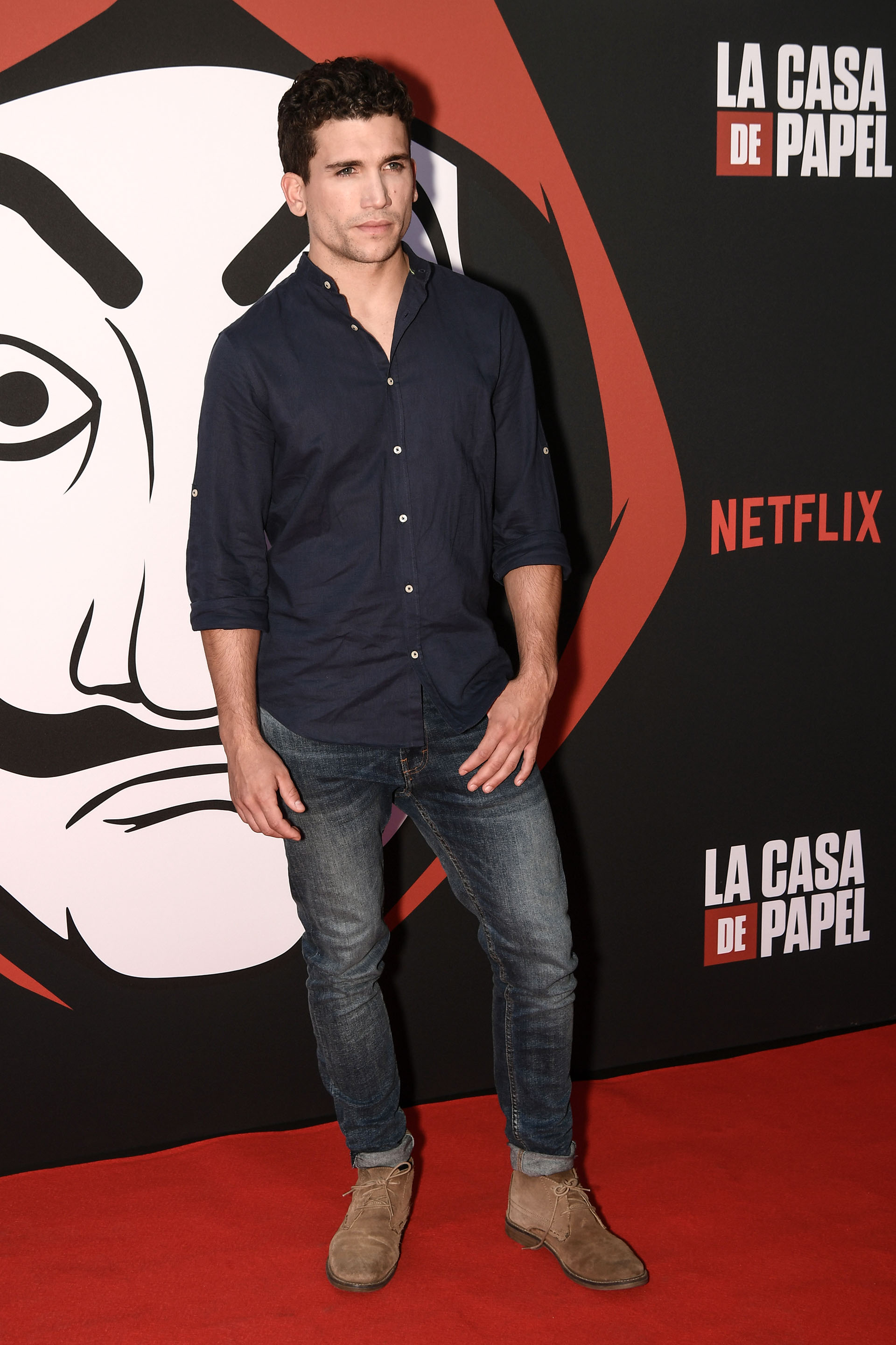 Jaime Lorente con un look casual