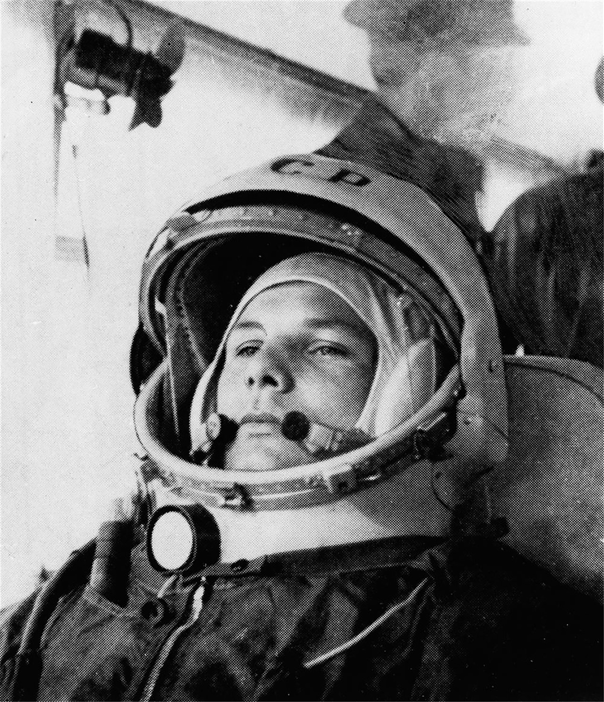 El astronauta soviético Yuri Gagarin fue el primer hombre en viajar al espacio