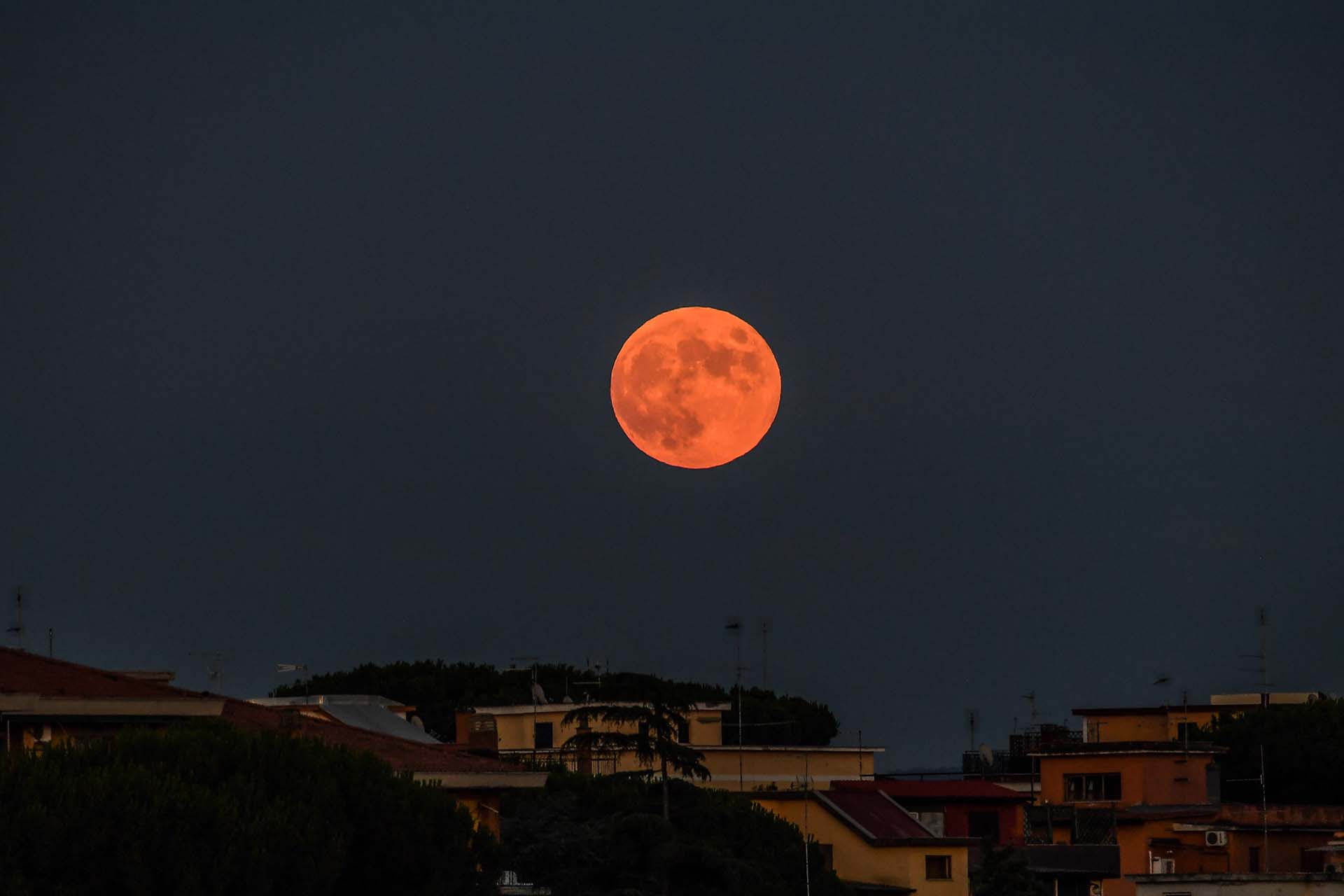 En el cielo de Roma, Italia (Photo by Andreas SOLARO / AFP)