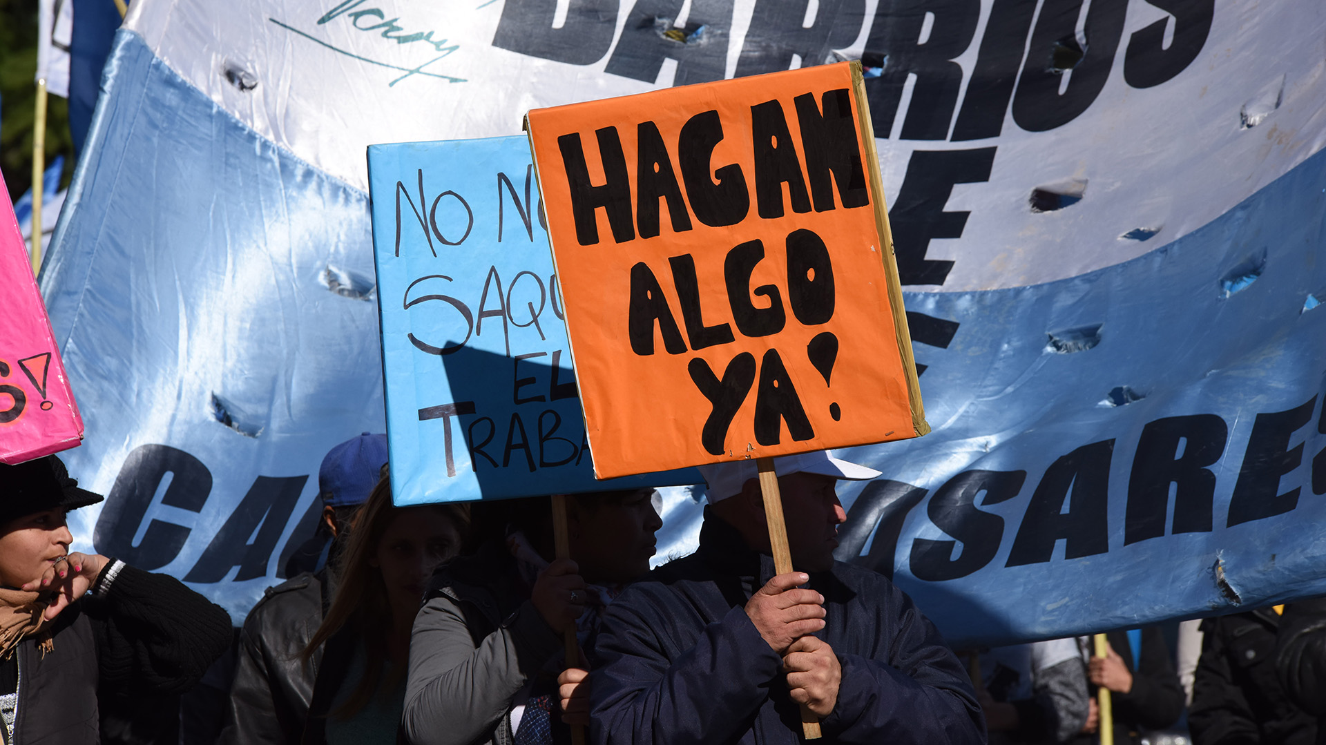 Entre los reclamos, los movimientos populares piden el “tratamiento urgente de la prórroga por 4 años de la emergencia social, la emergencia alimentaria, infraestructura social, agricultura familiar, emergencia en adicciones y emergencia en violencia de género”