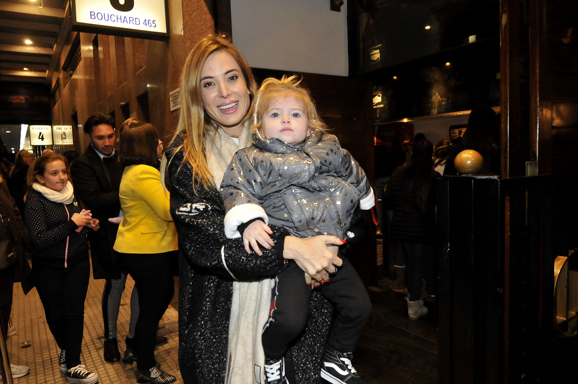 Jessica Cirio junto a Chloé
