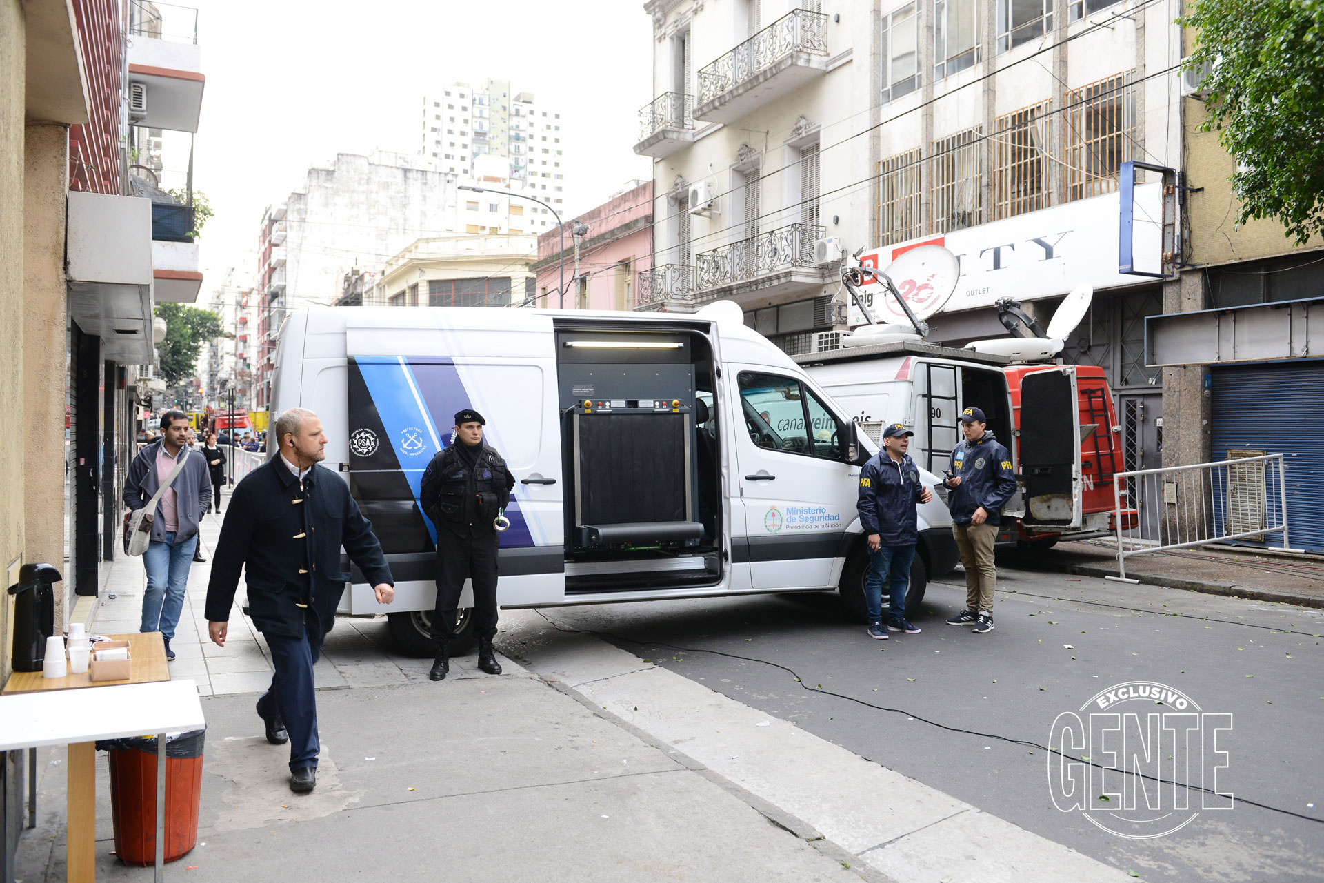 Un escáner por el lugar donde ingresaba la prensa. Hubo máxima seguridad. Foto: Julio César Ruiz/GENTE