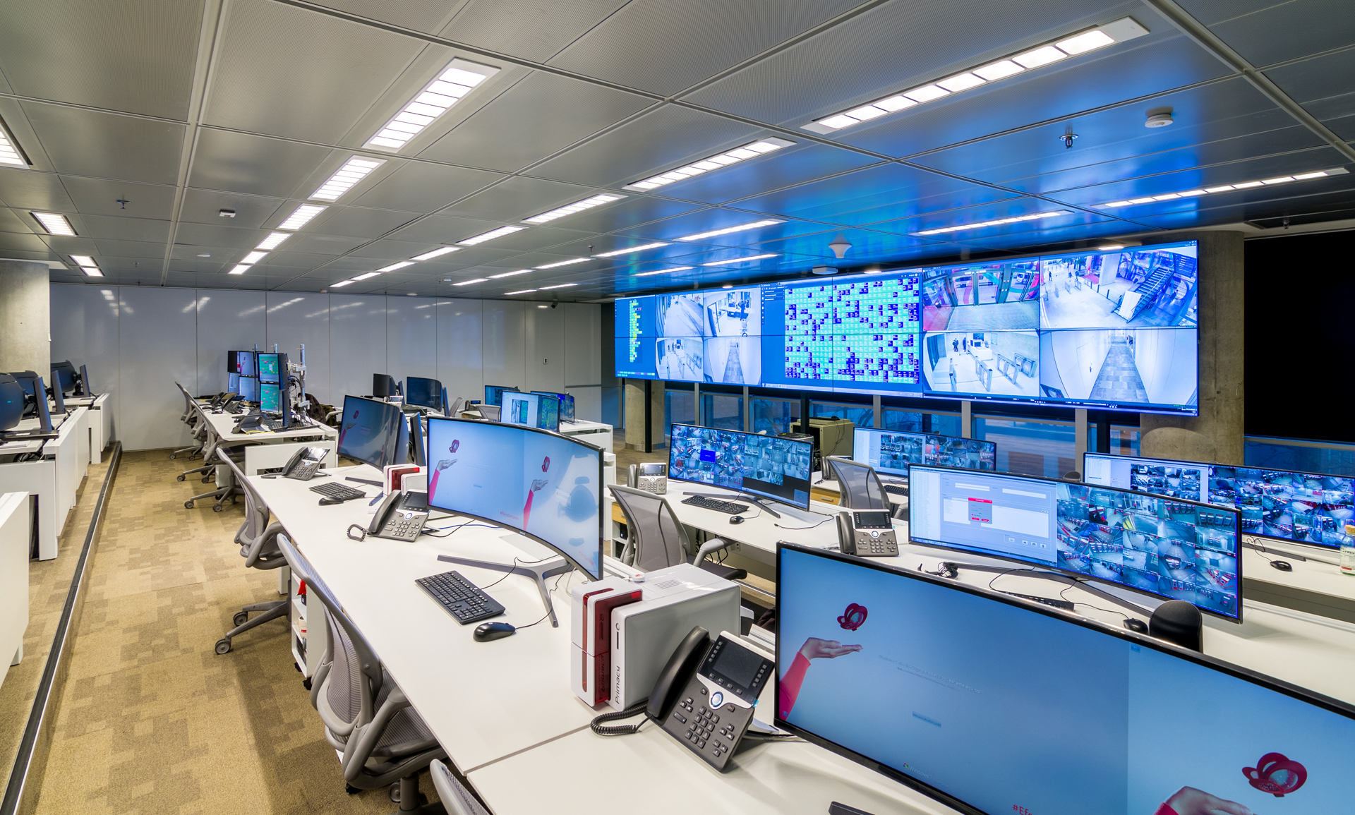En el Centro de Control de Seguridad del Banco se monitorean todas las sucursales de la entidad en el país.