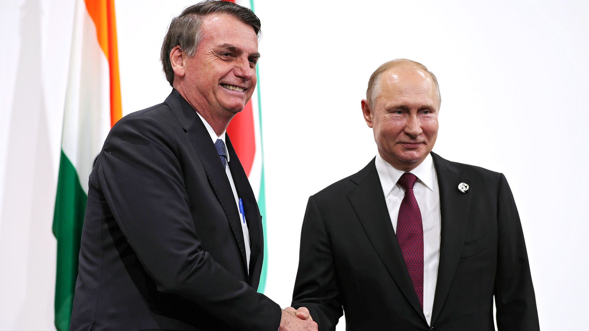 El presidente de Rusia, Vladimir Putin y el de Brasil, Jair Bolsonaro, durante la cumbre del BRICS en Osaka, Japón, el 28 de junio de 2019. (Reuters).