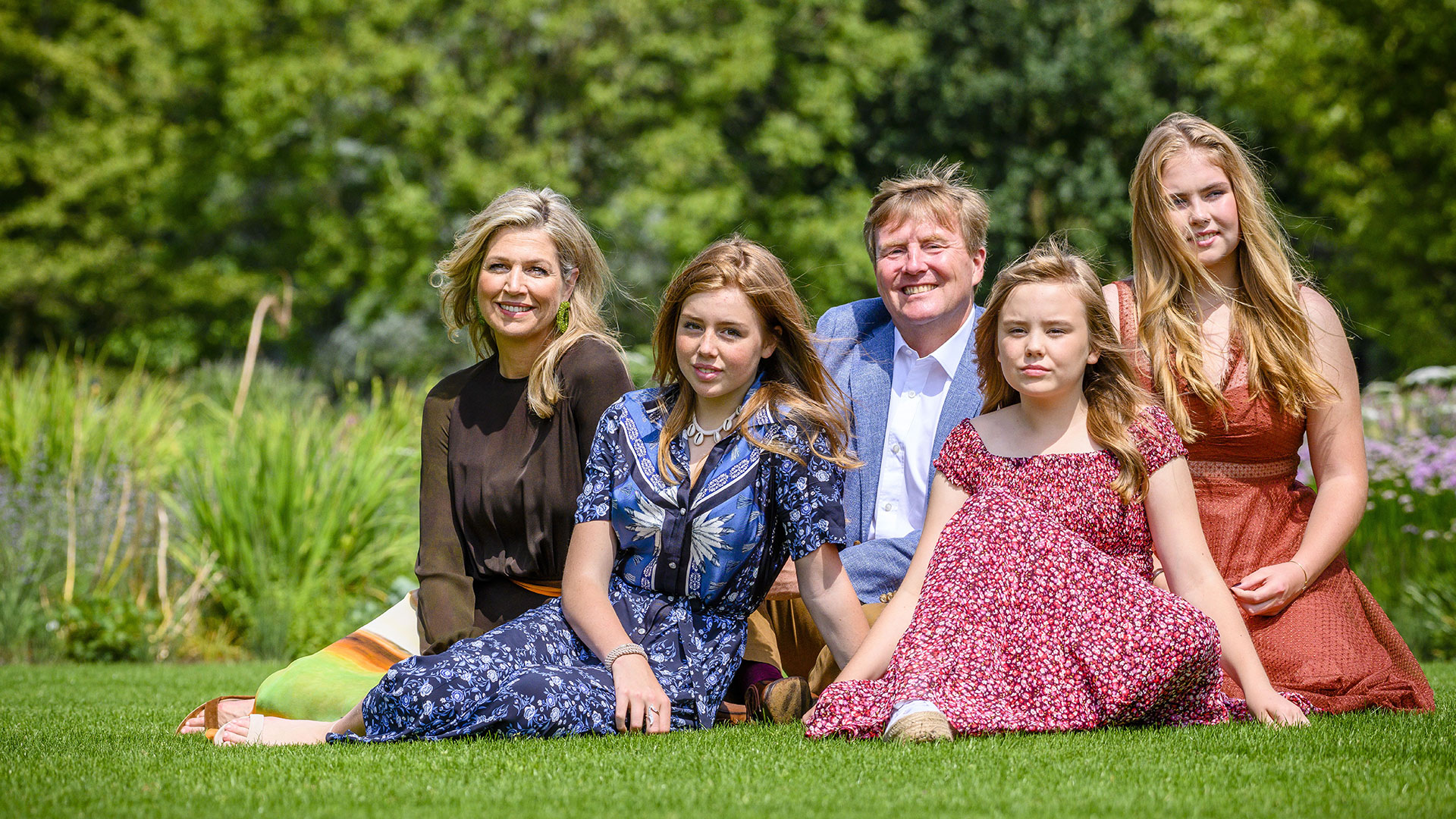 Foto familiar completa. La reina Máxima, el rey Guillermo y las tres princesas herederas
