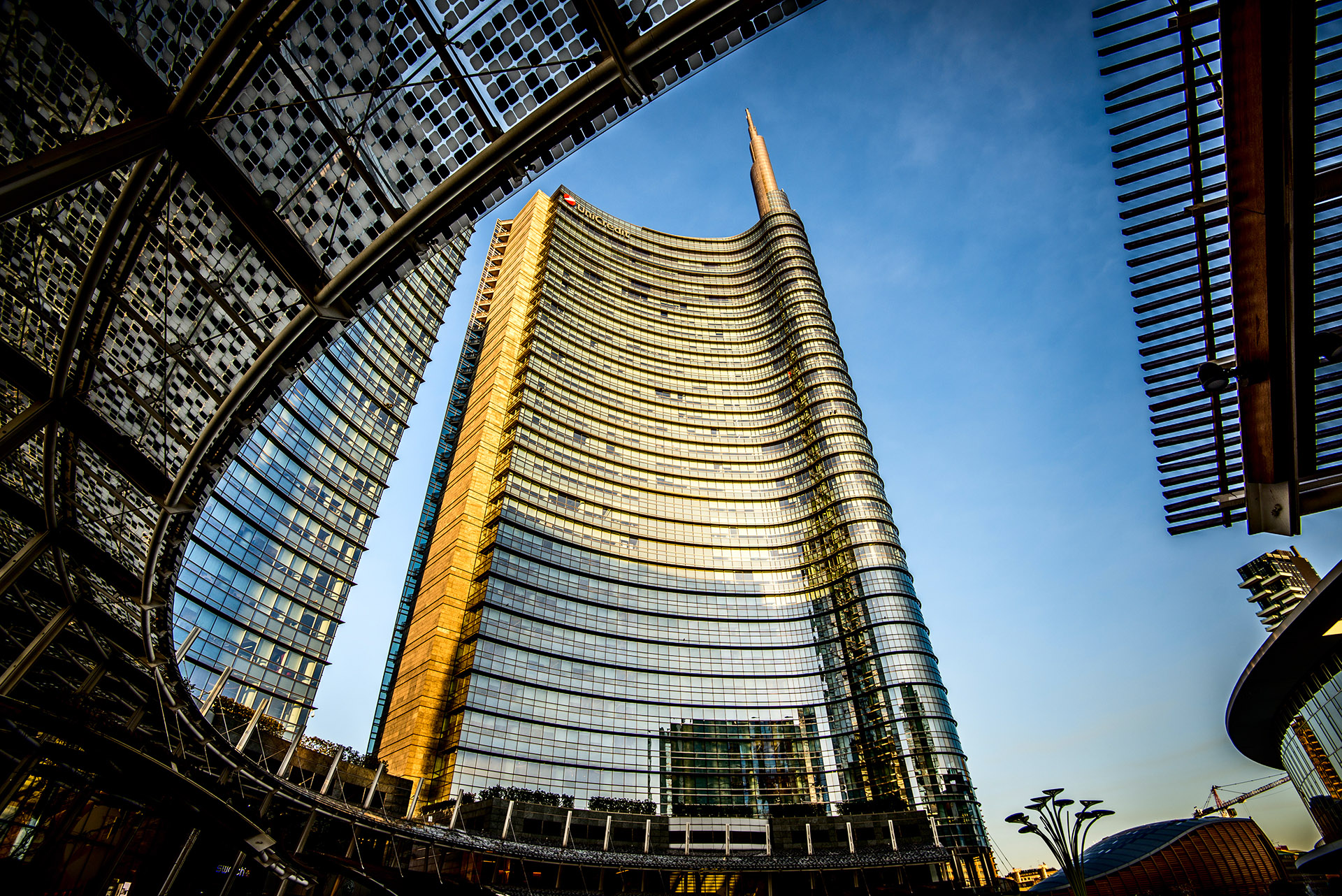 En Milán, Pelli diseñó la La Torre Unicredit, el edificio más alto de la ciudad de Milán. Con una altura de 231 metros, la estructura de la torre se finalizó en el 2011 y es hoy la sede del banco UniCredit