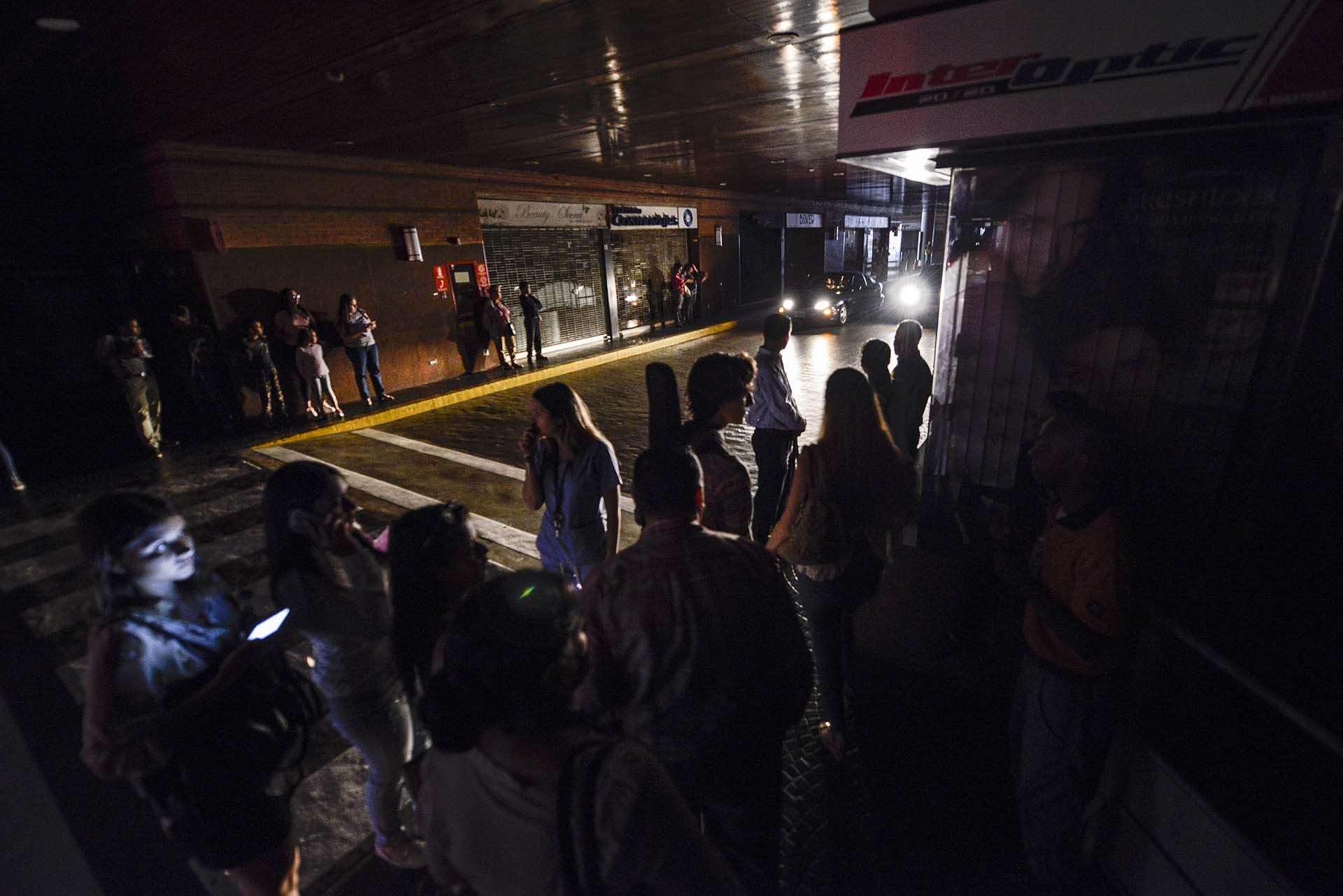 Miles de usuarios de todo el país reportaron en las redes sociales cortes de energía en la capital Caracas y en al menos otros 15 estados