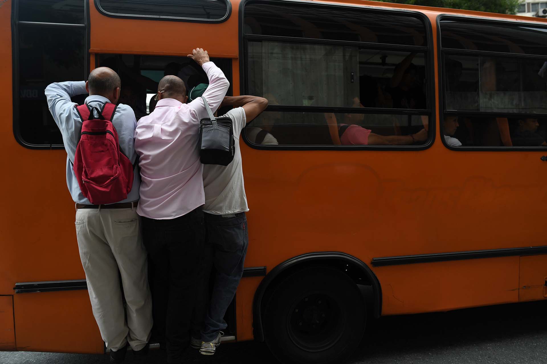 El transporte público se vio colapsado por el corte del metro