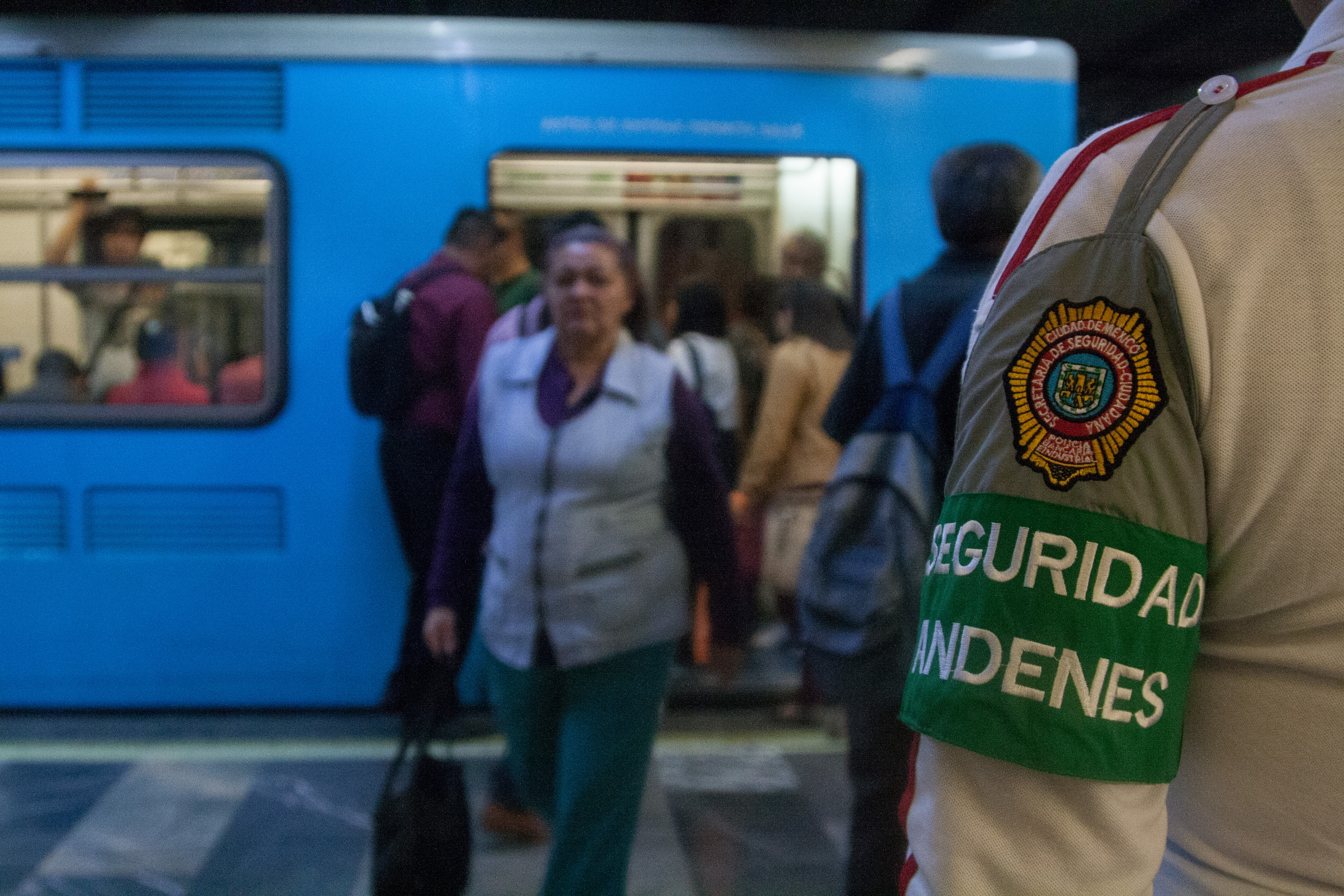 En el Metro de la Ciudad de México operan diversos elementos de seguridad como la Policía Auxiliar y la Bancaria Industrial (Foto: Cuartosocuro)
