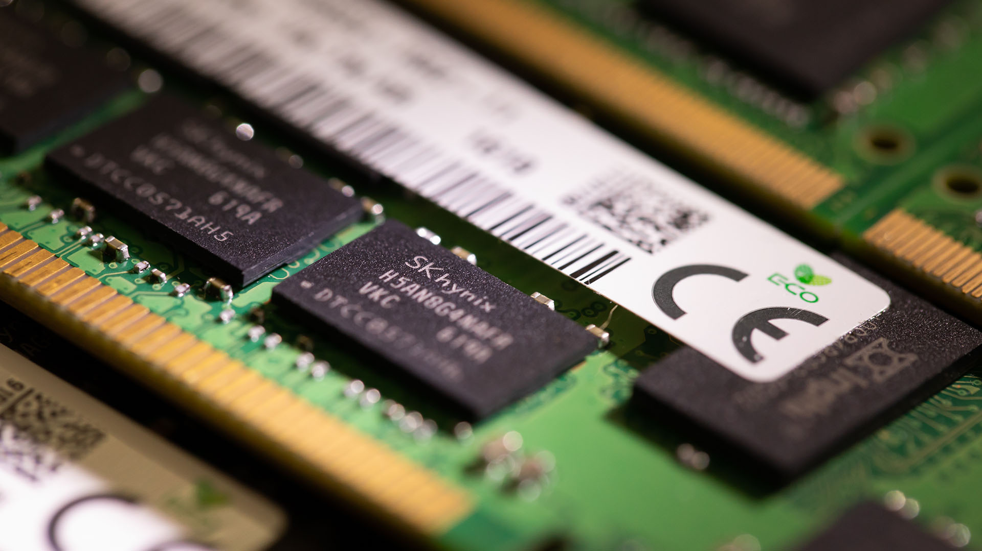 En medio de la escalada en la tensión entre ambos países, Japón puso restricciones para la exportación de la materia prima para la fabricación de los semiconductores coreanos. (Bloomberg)