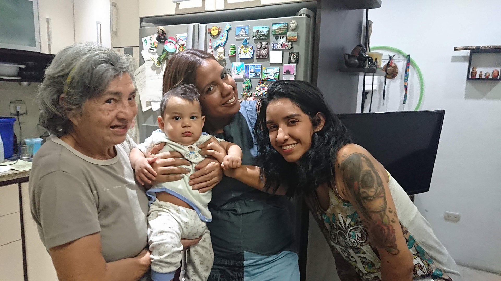 Lucero con Alix, su mamá, su bebé e Ingrid, una amiga