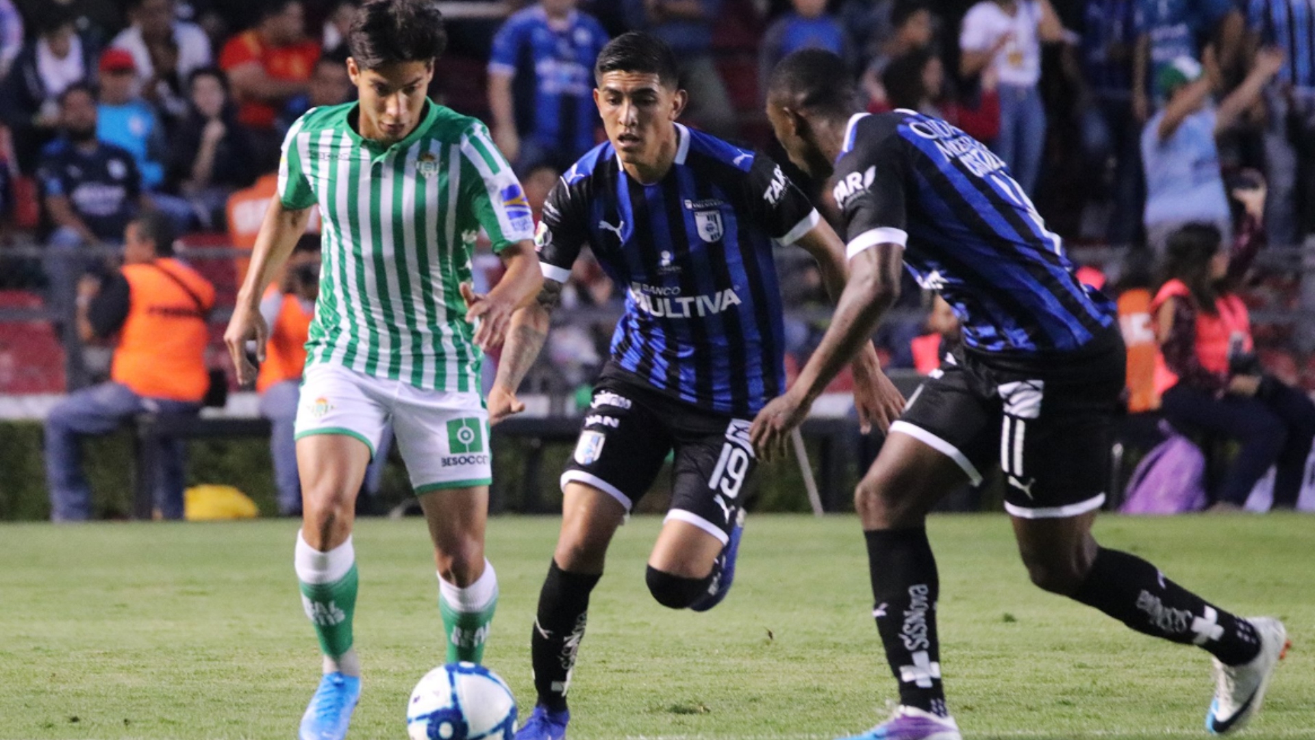 Diego Lainez volvió a la actividad con el Real Betis, esta vez en territorio mexicano (Foto: Twitter)