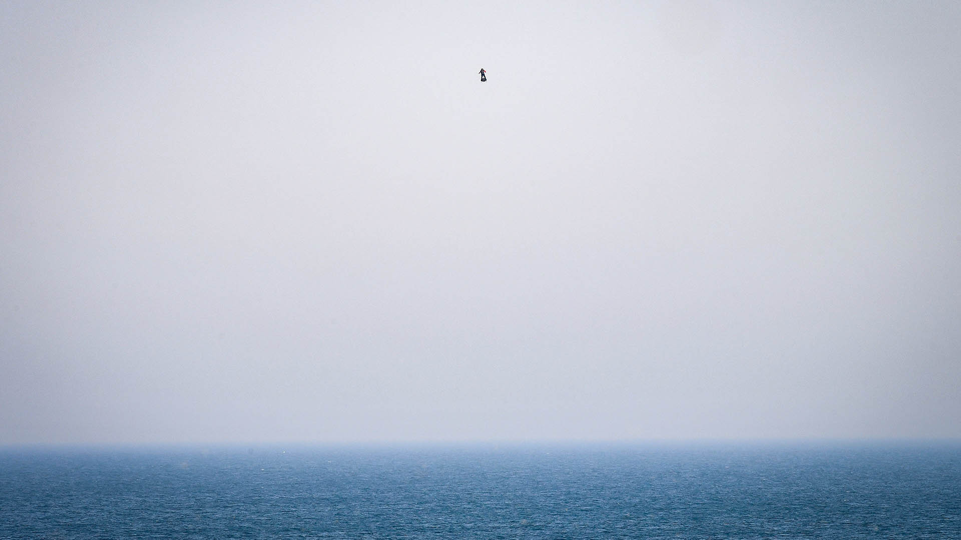 Zapata sobre el mar (Denis Charlet / AFP)
