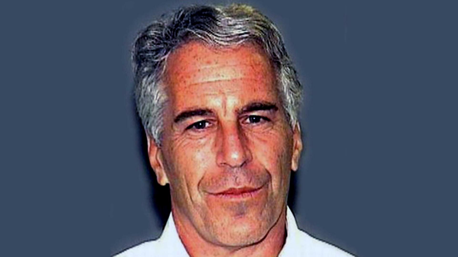 Jeffrey Epstein en una foto de prontuario de 2011