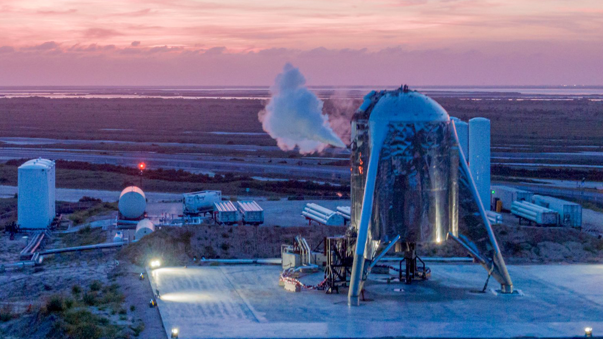 Starhopper en la plataforma de prueba de lanzamiento (SpaceX)
