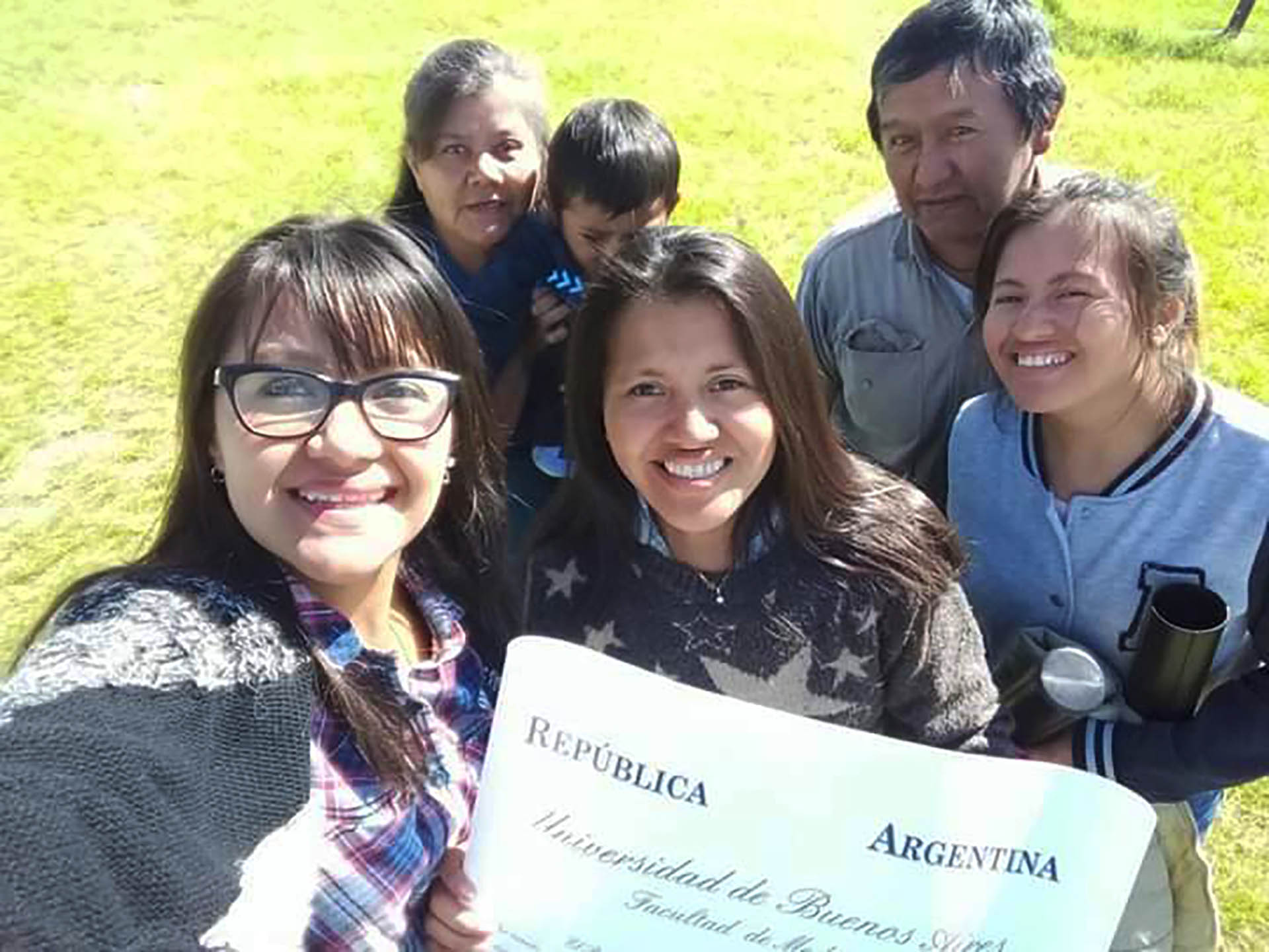 “Mis padres deben sentirse orgullosos”, dice emocionada