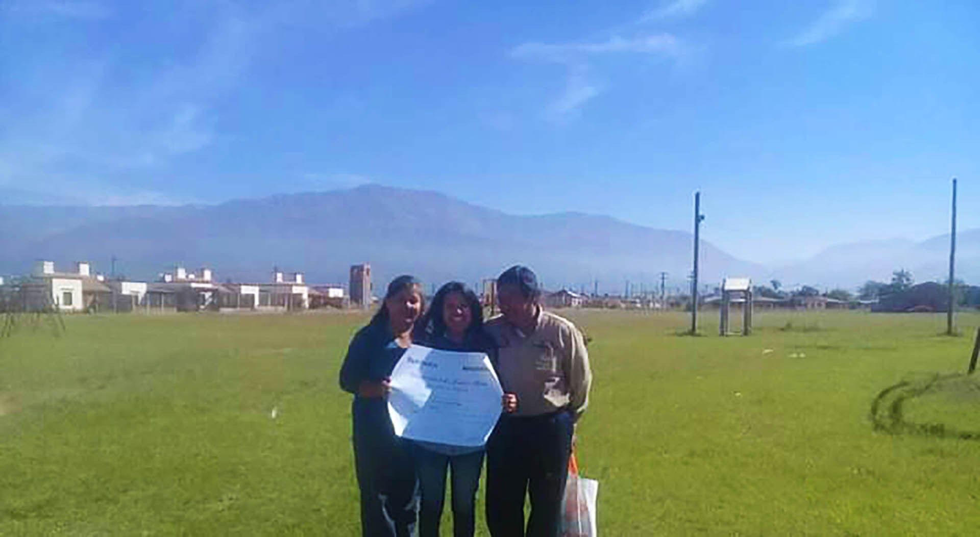 Papá, mamá y la hija doctora: “Mis padres jamás me cortaron las alas. Jamás me dijeron que tenía que quedarme trabajando con ellos. Al día de hoy me sorprende cómo se sacrificaron por mi”, se emociona