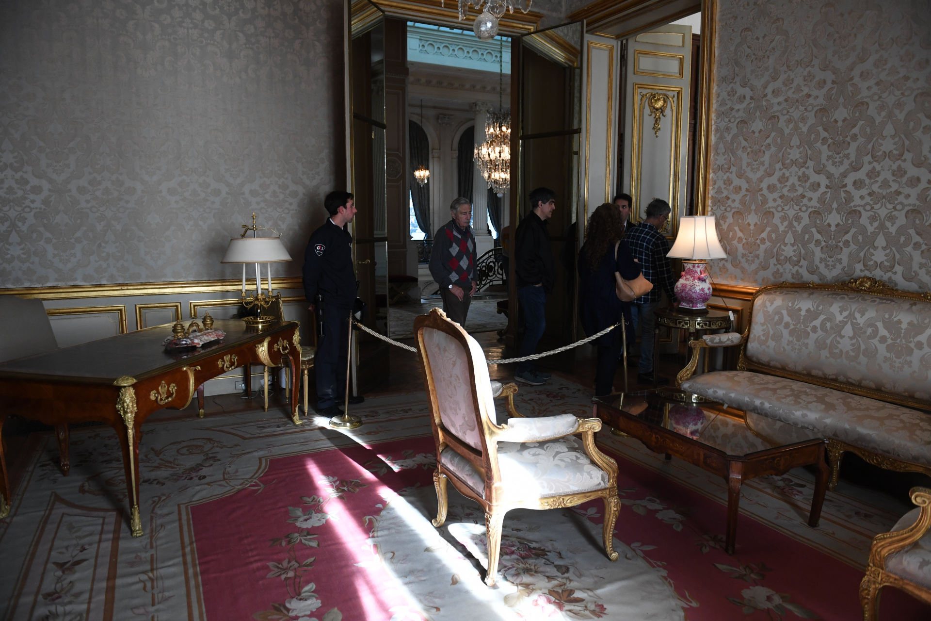 En la misma planta, los visitantes pudieron observar otro de los salones, donde funcionó el escritorio de Ernesto Bosch. No sólo mantiene la estética original sino que además se conserva su mobiliario con más de 100 años de historia