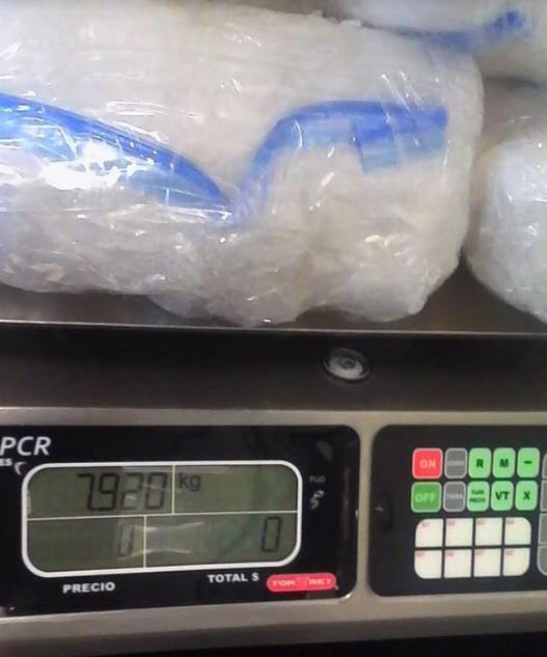 La droga fue pesada en la bodega donde se encotró la droga (Foto: FGR)