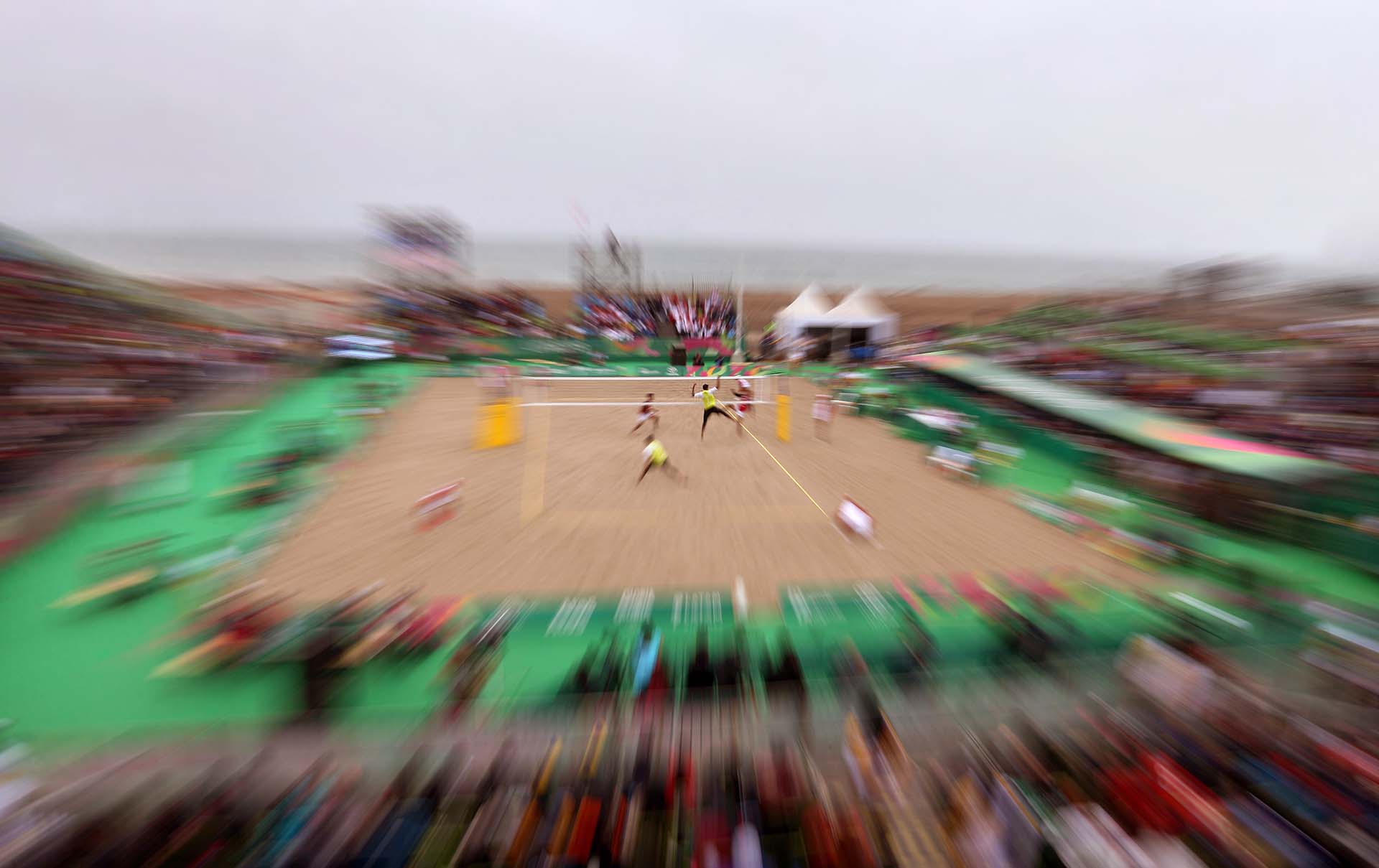 Vista general del partido de beach volleyball entre Chile y México, donde los chilenos se llevaron el oro. (Photo by Luka GONZALES / AFP)