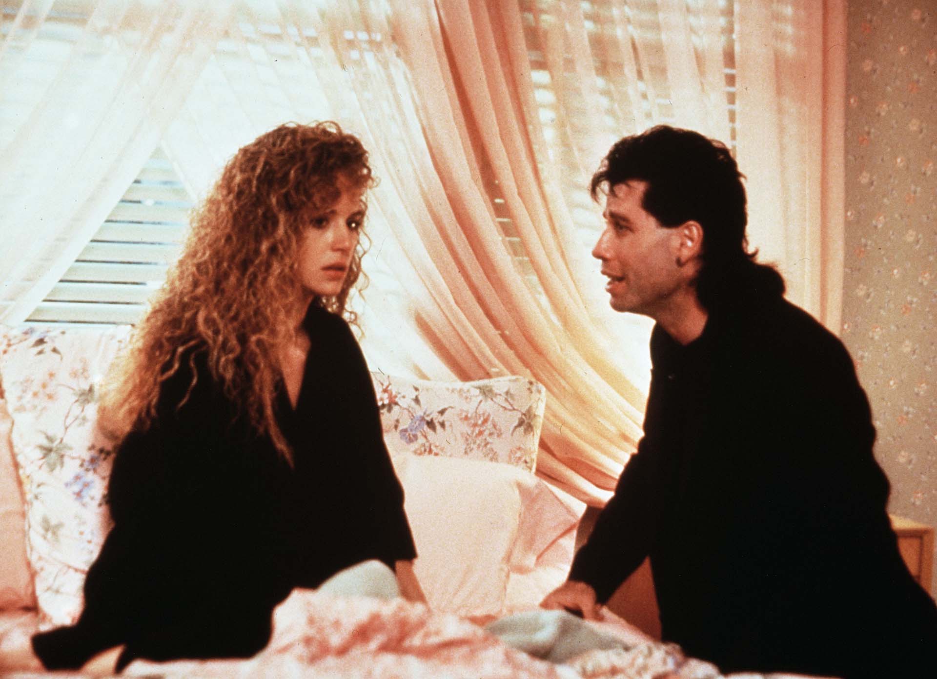 Kelly Preston, John Travolta en Los Expertos. la película fue un fracaso, pero a ellos les cambió la vida (Shutterstock)