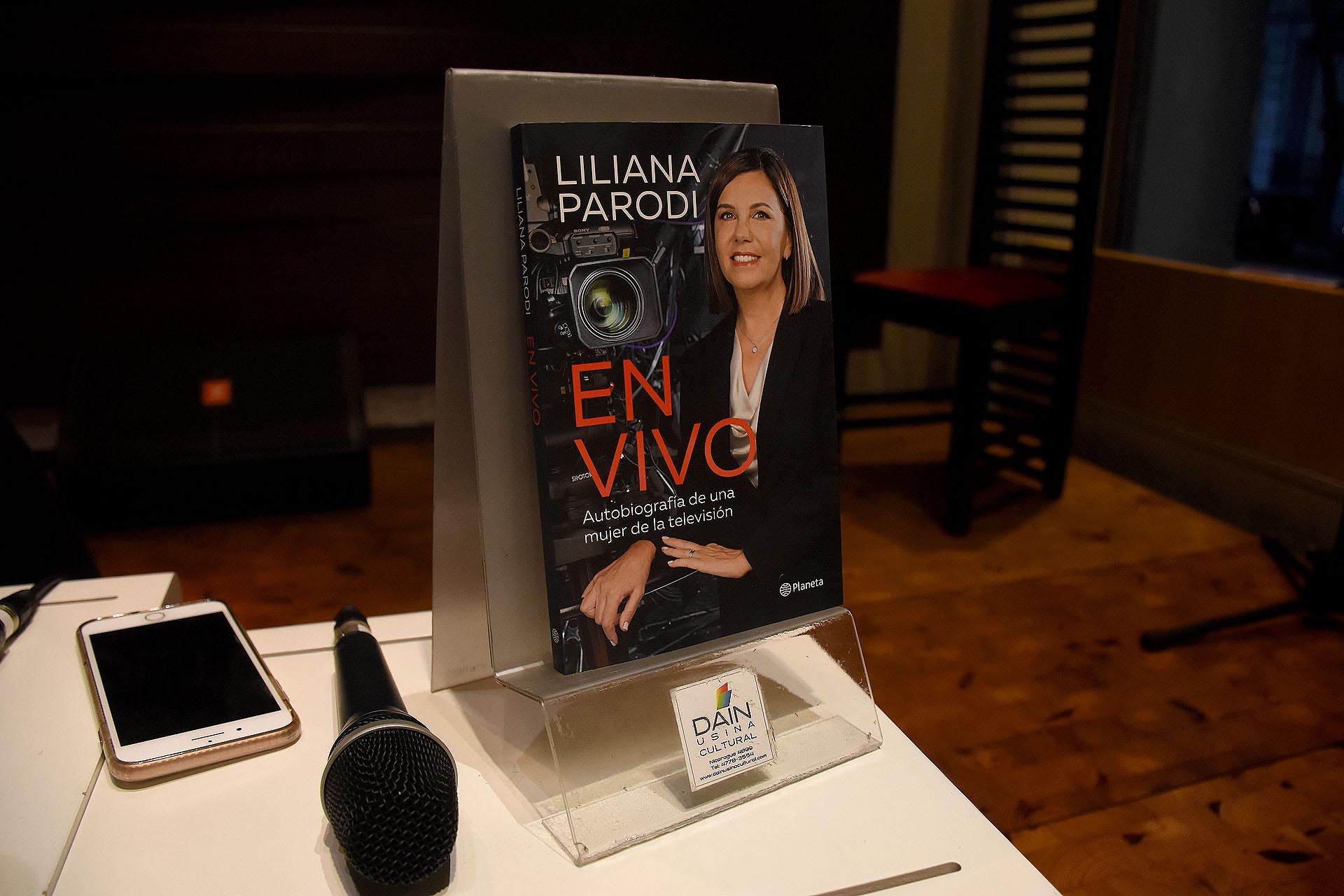 “En vivo. Autobiografía de una mujer de la televisión” acaba de ser editado