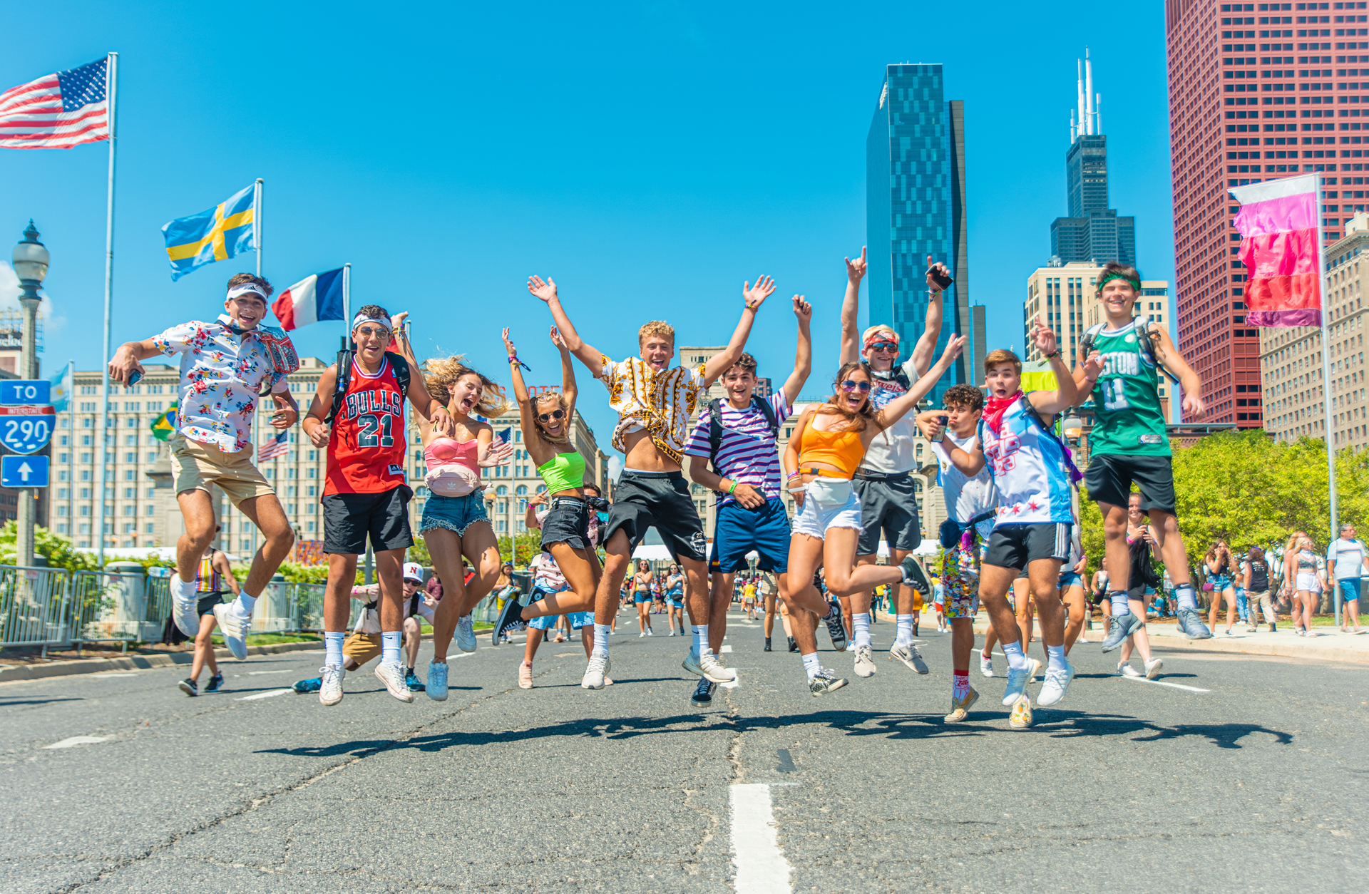 El colorido del público del Lollapalooza, presente en cada metro del Grant Park