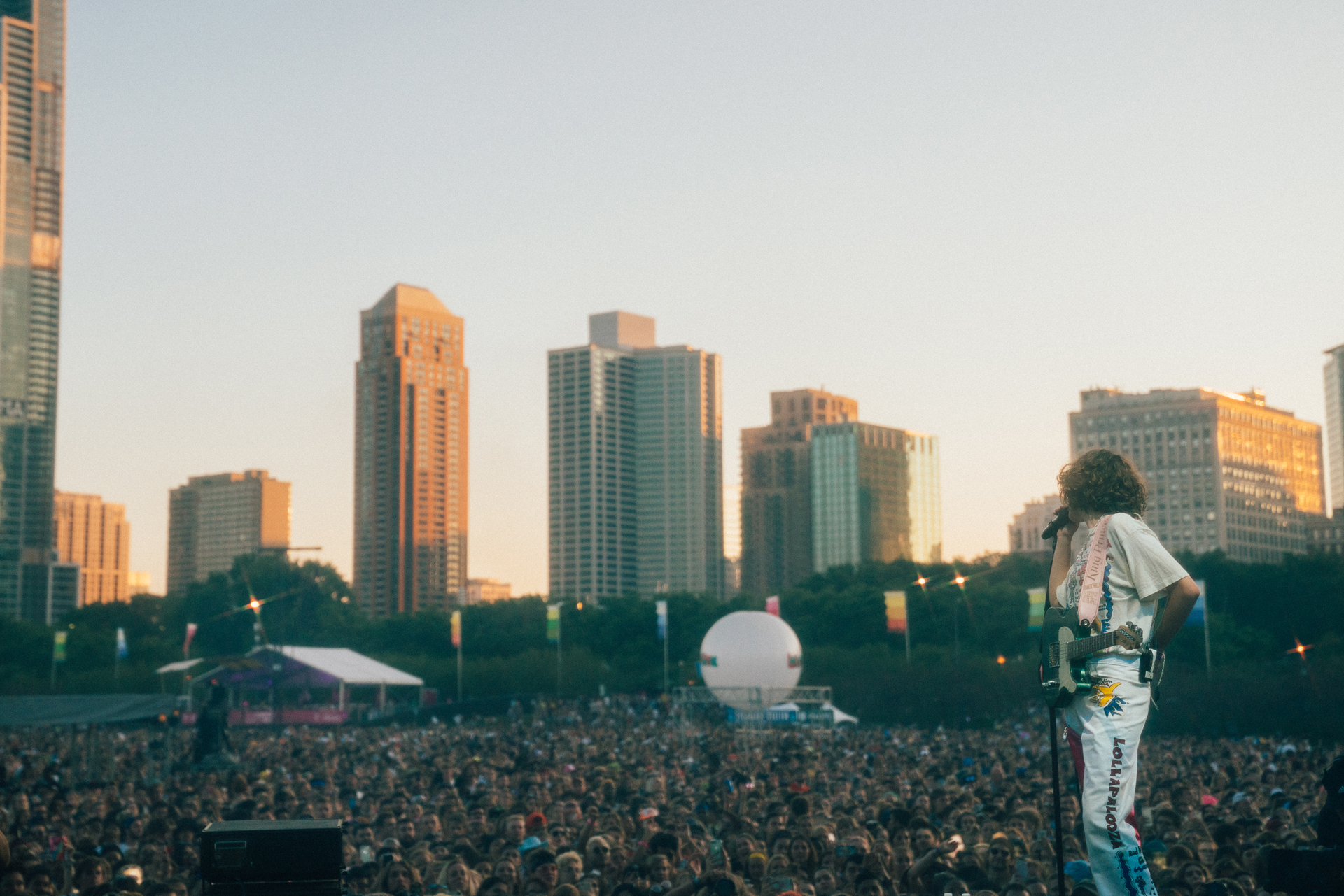 King Princess, uno de los números más celebrados del pop actual, desplegó su cancionero en el escenario Lake Shore