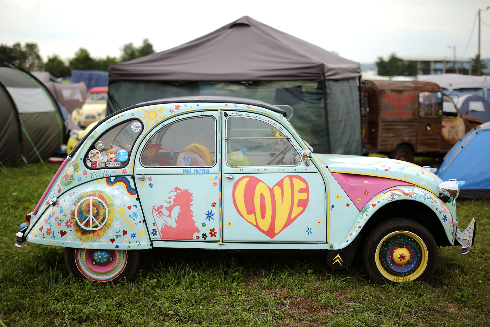 Su cariñosa imagen se ha divulgado y extendido asociada al mito juvenil, escaso de recursos, que lo convirtió en una visión “hippie” del automóvil. (Reuters)