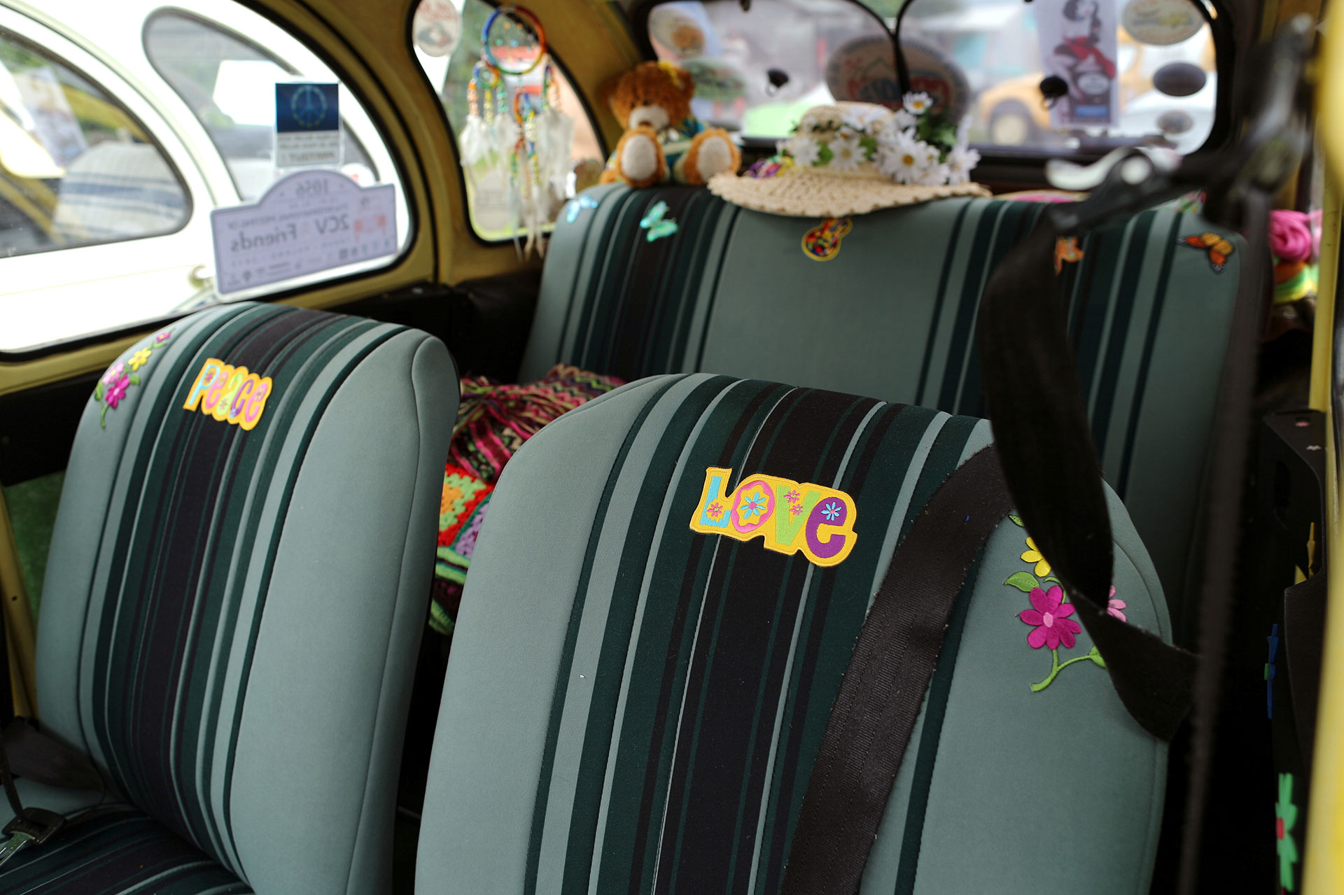 El interior de un Citroen 2CV. (Reuters)