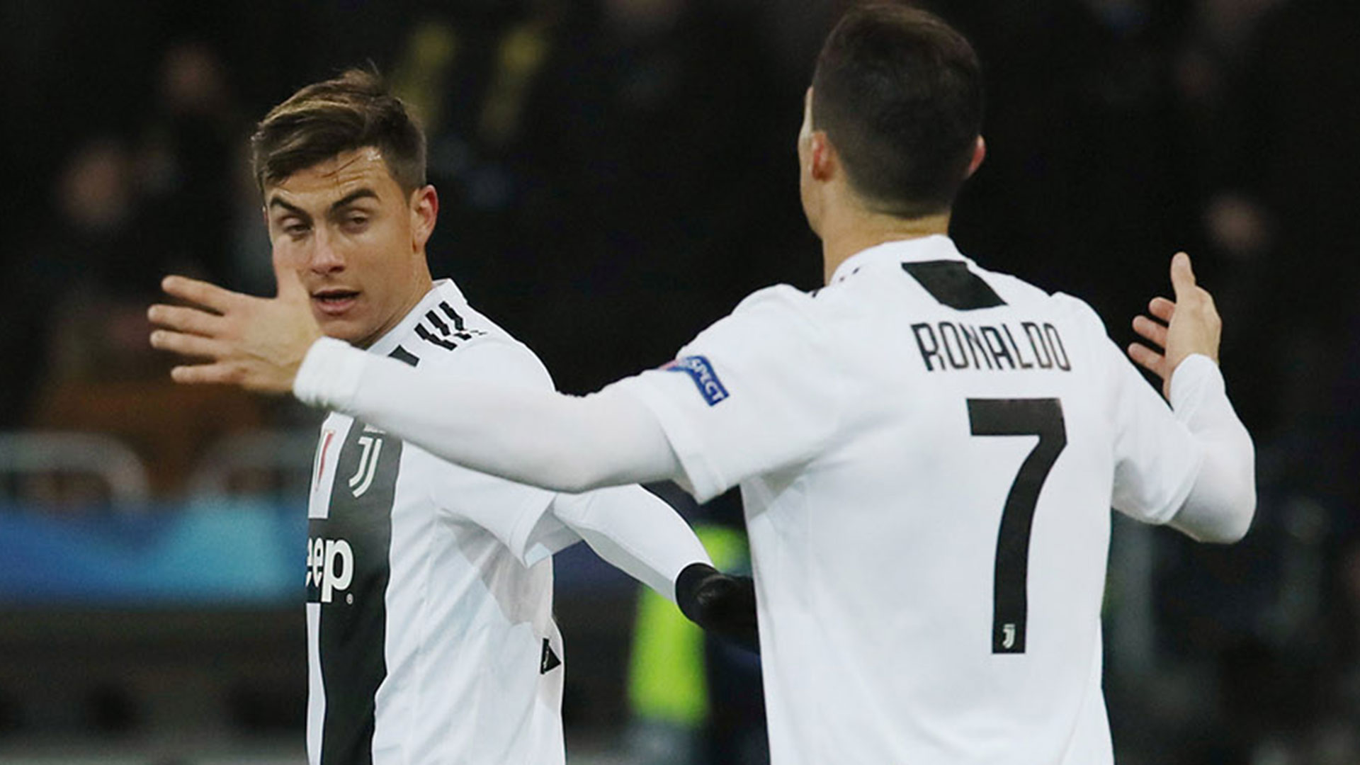 Paulo Dybala le pidió un consejo a Cristiano Ronaldo sobre su futuro futbolístico (Reuters)
