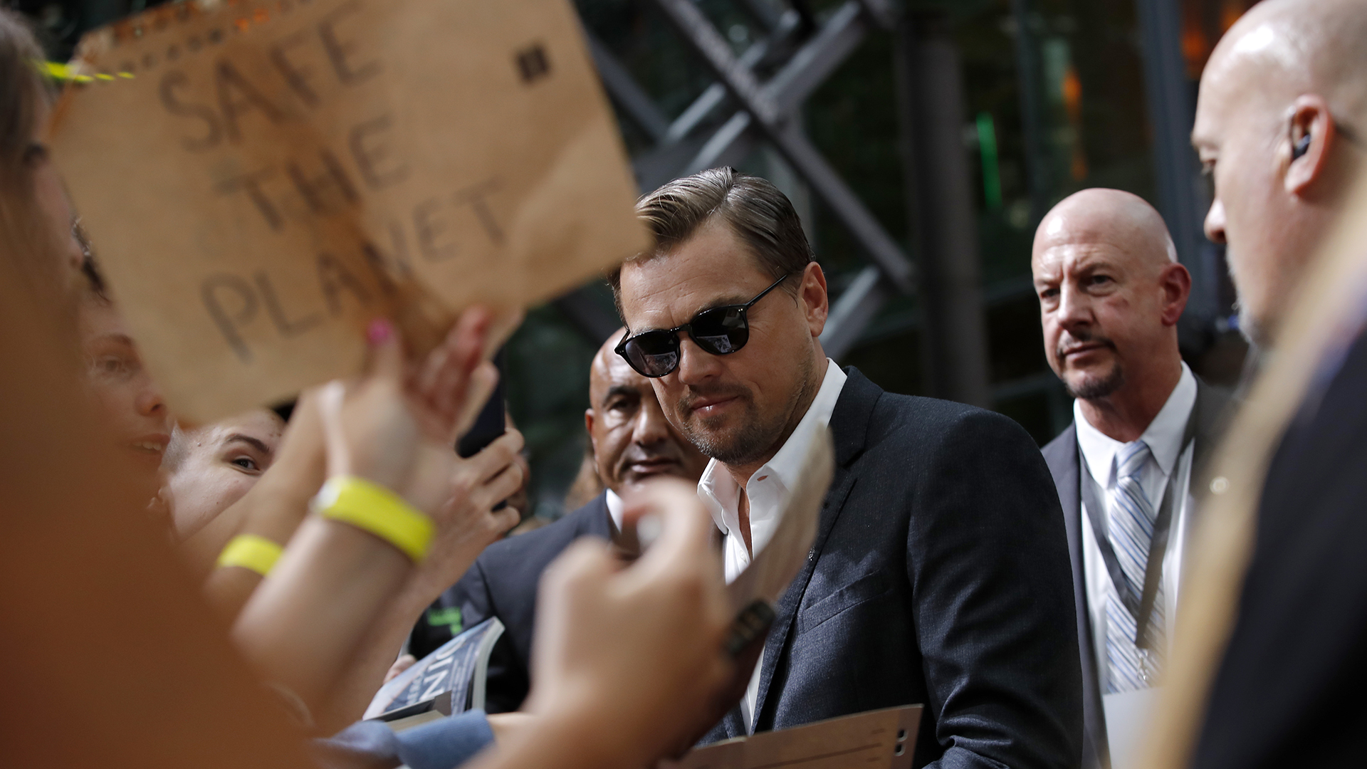 Leonardo DiCaprio firmó autógrafos