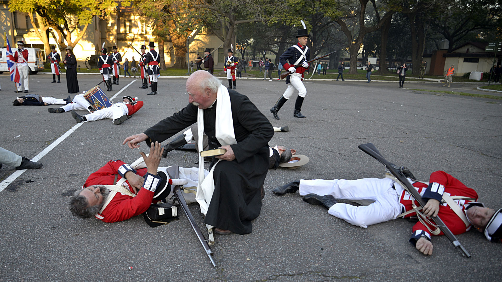 También actuaron integrantes de Esgrima Criolla Fir Chlis Cuerpo de Baile Scottish Argentine Society, Granaderos FVII, HMS Diadem, Húsares de Quilmes 1807, Ladies and Gentlemen, Voluntarios Infantería de Marina, Sociedad Victoriana Augusta, Tamborcito de Tacuarí