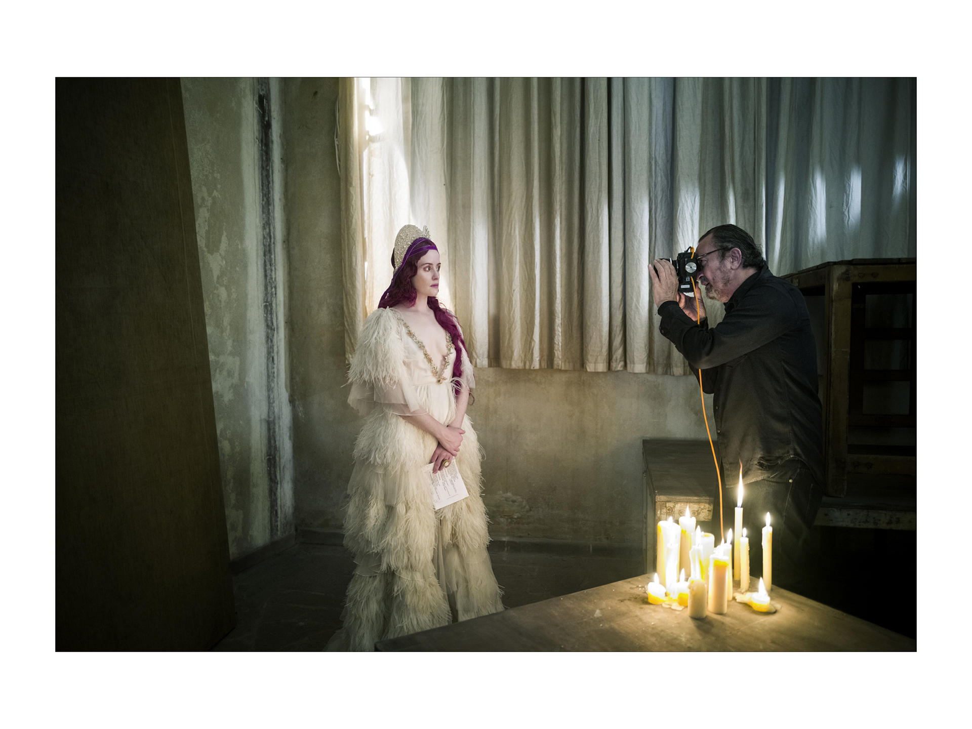El proyecto del fotógrafo, en el que participan actrices y cantantes de diferentes culturas y países, toma como punto de partida el drama shakesperiano y la intersección del amor, la fuerza, la juventud y la belleza que encarna su protagonista femenina