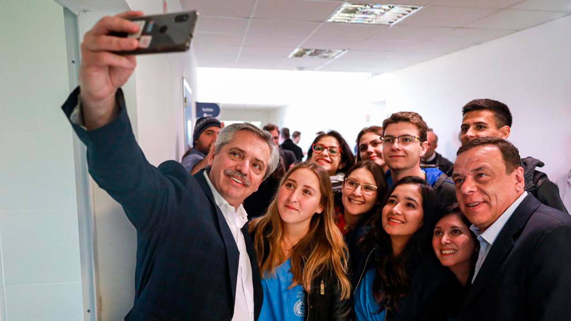 Fernández recorrió el centro universitario junto al intendente Cáffaro que va por su reelección