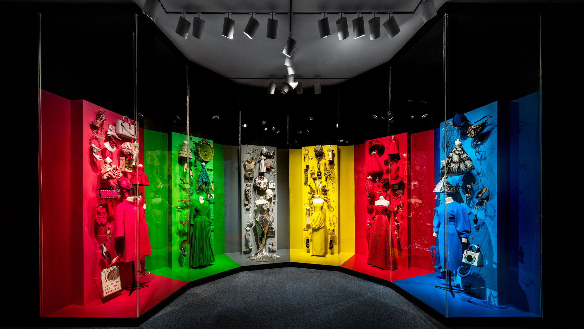 En el museo de Dallas están exhibidas las mejores prendas de la maison francesa durante todos los años de Christian Dior y todos los directores artísticos (James Florio)