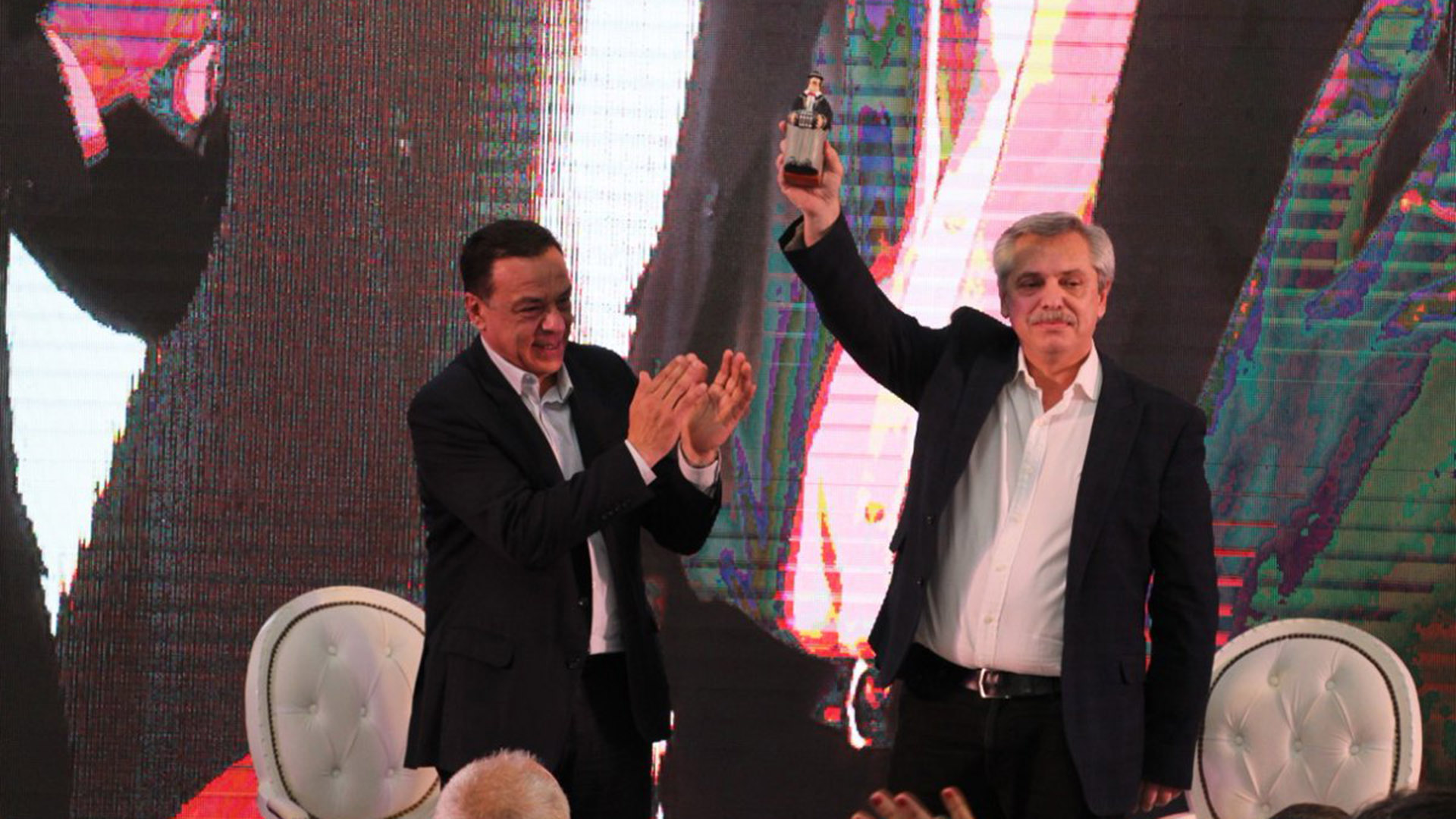 Un recuerdo manguero para Fernández tras su discurso ante mil personas (@CaffaroOsvaldoR)